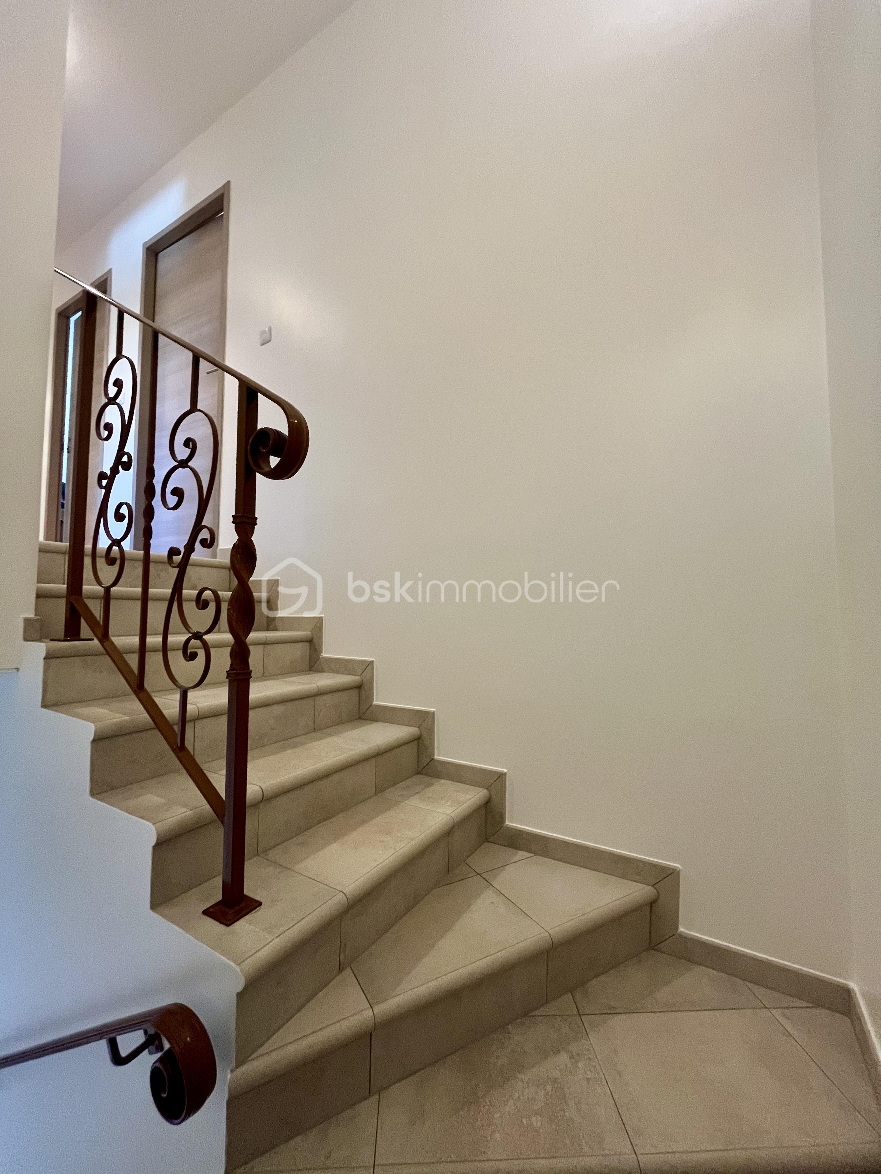 Maison de 181 m² - tempImagervZzth.png