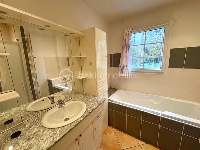 Maison de 175 m² - SDB RDC 1.jpg