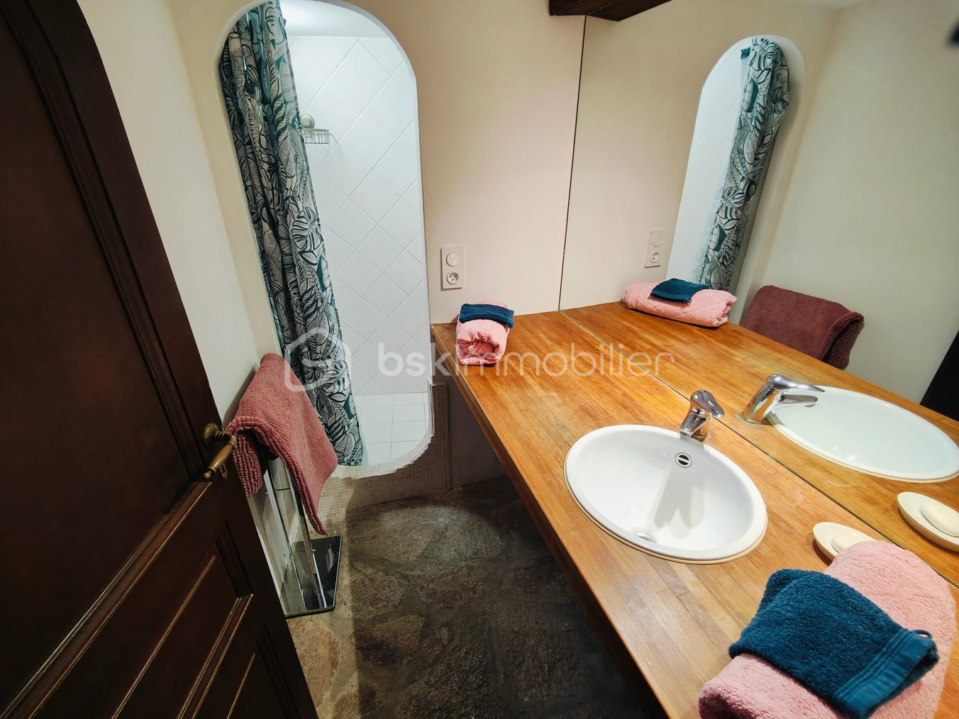 Maison en pierre de 181 m² - R+2 salle d'eau.jpg