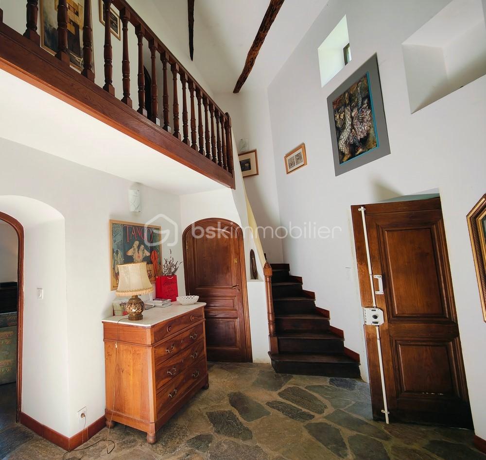 Maison en pierre de 181 m² - 00 hall.jpg