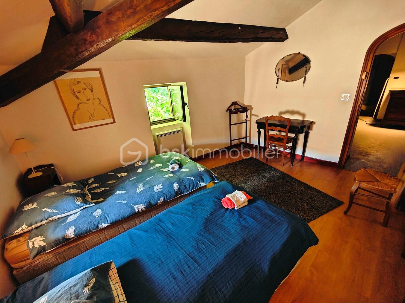 Maison en pierre de 181 m² - R+2 Chambre.jpg