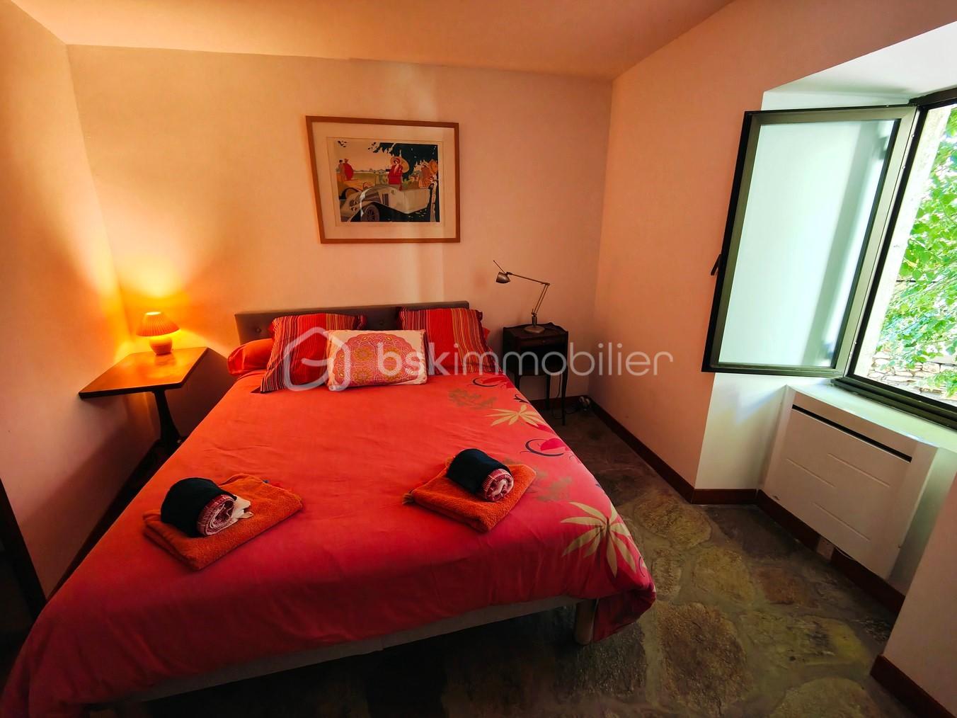 Maison en pierre de 181 m² - R+1 Chambre.jpg