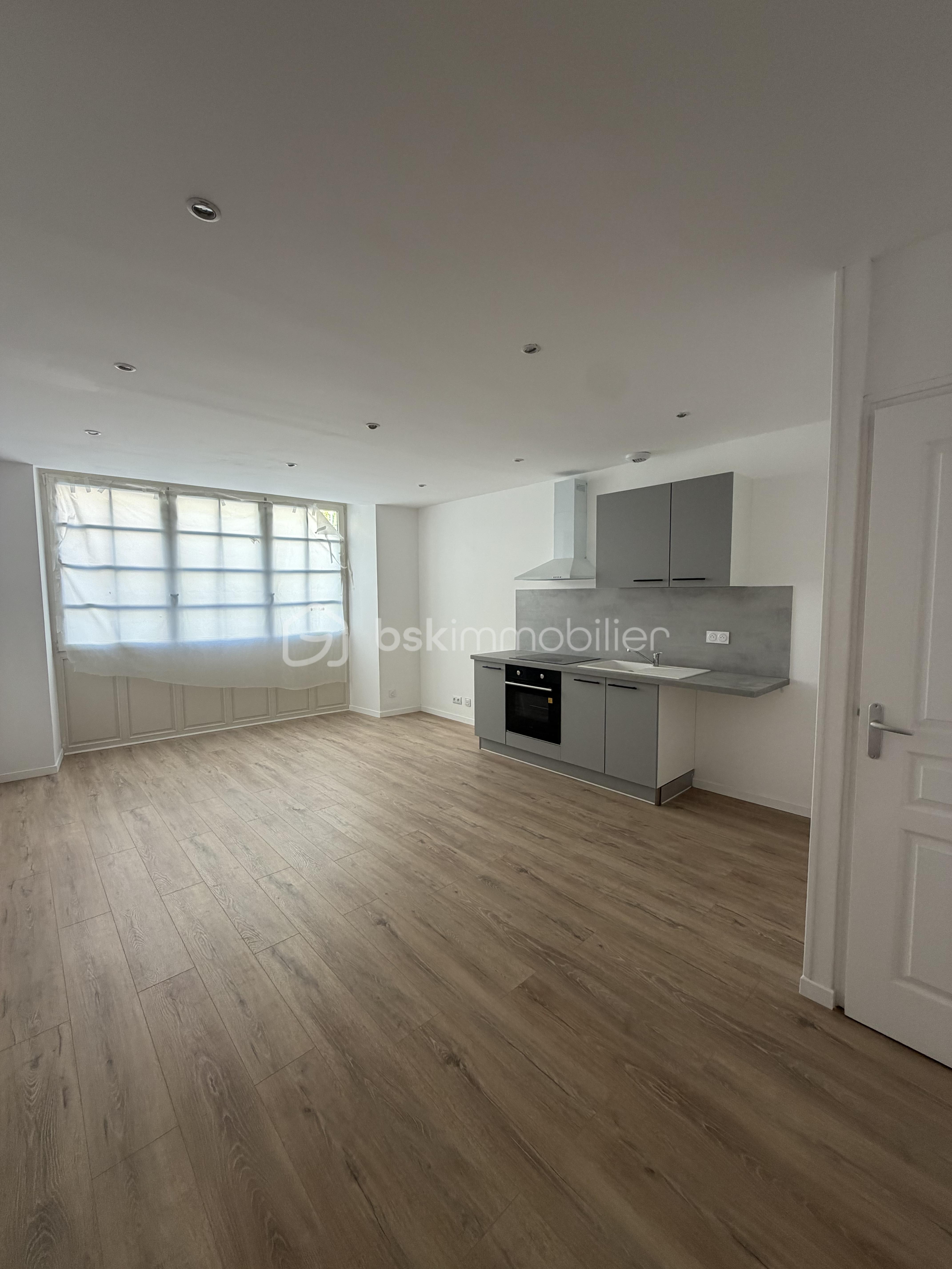 Immeuble 8 pièces 166 m² · à Saint-Denis-d'Anjou · 166 m² · 238 000 €