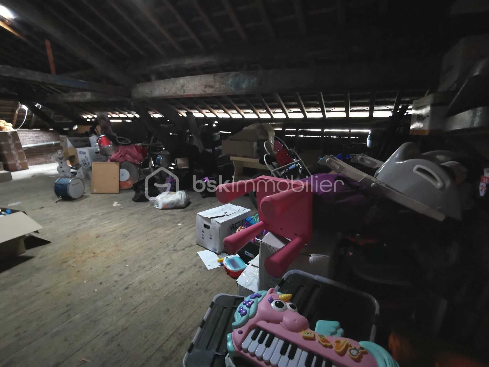 grenier cote garage.jpg