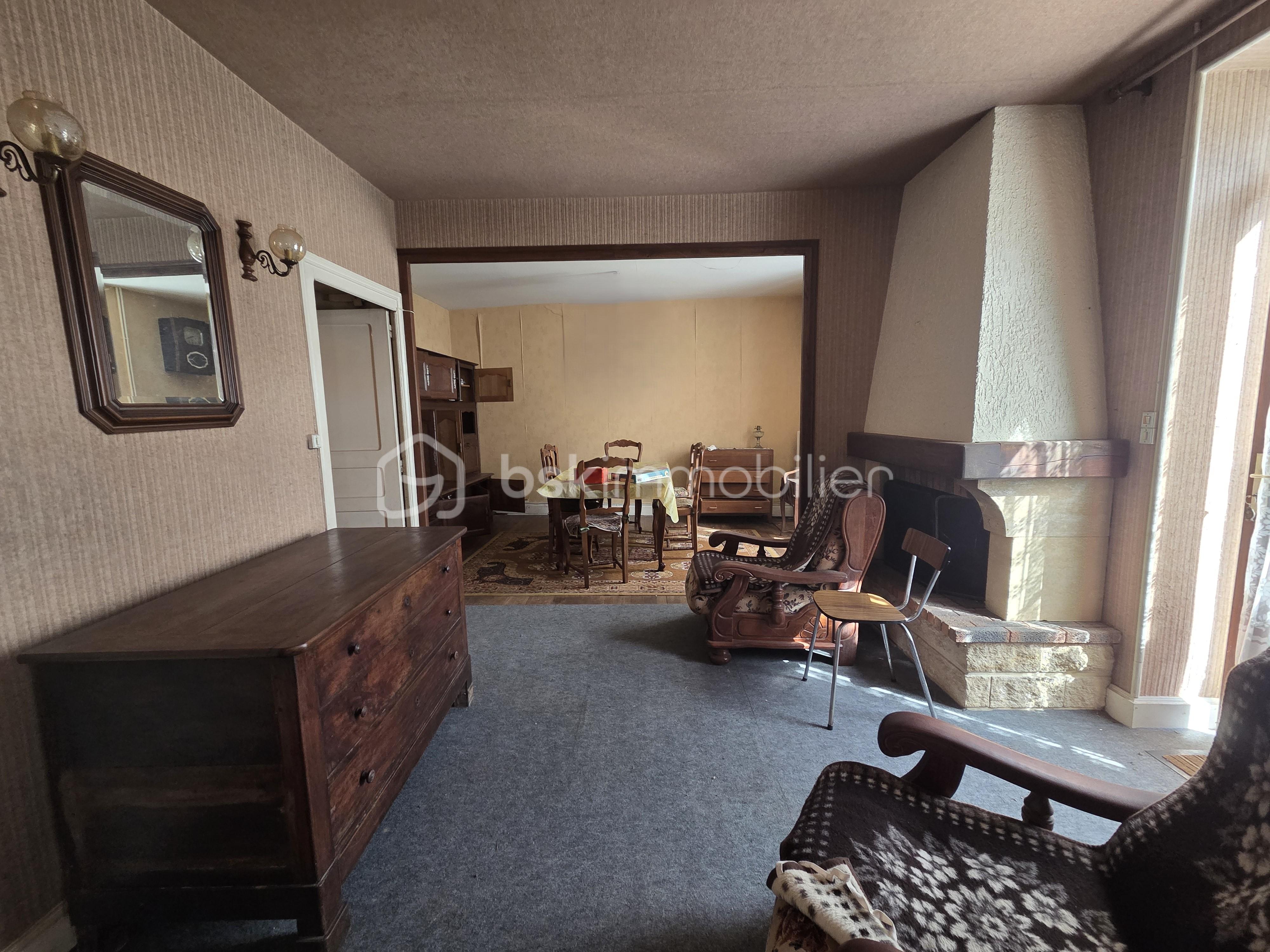 Maison ancienne de 107 m² - salon.jpg