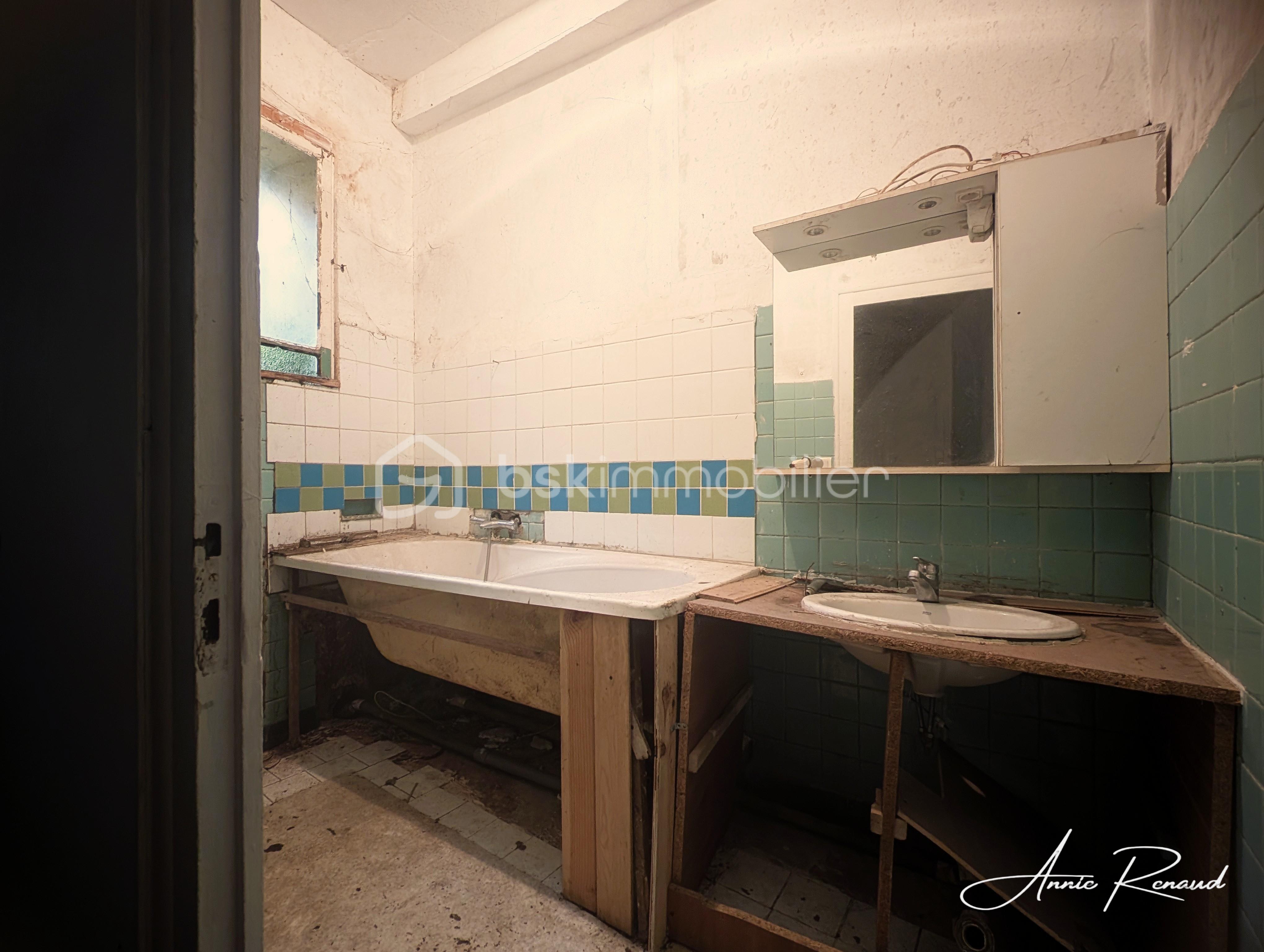 Maison de 240 m² - 12_ETAGE1Salle de bains.jpg