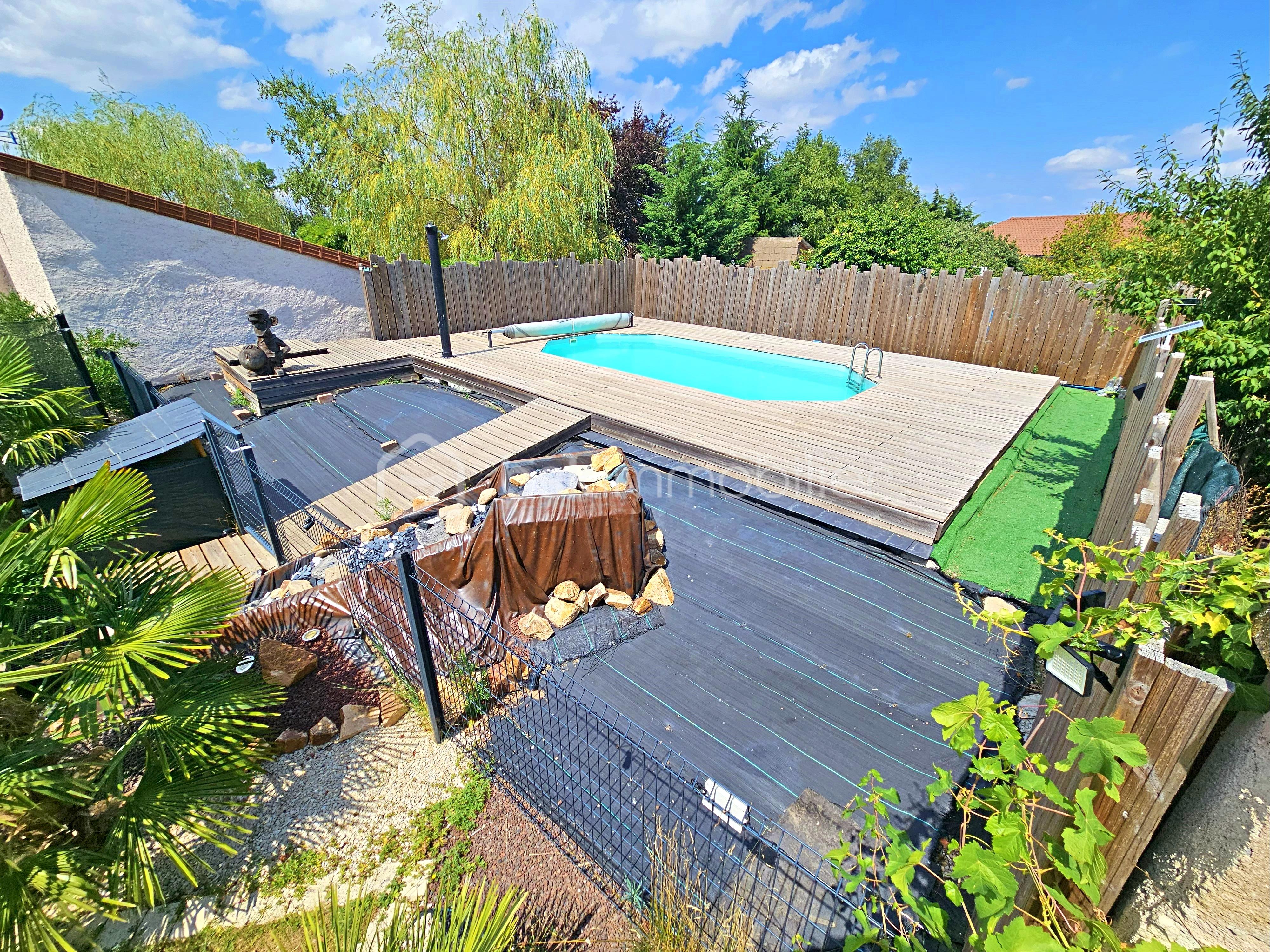 Maison de village de 148 m² - Piscine.jpg