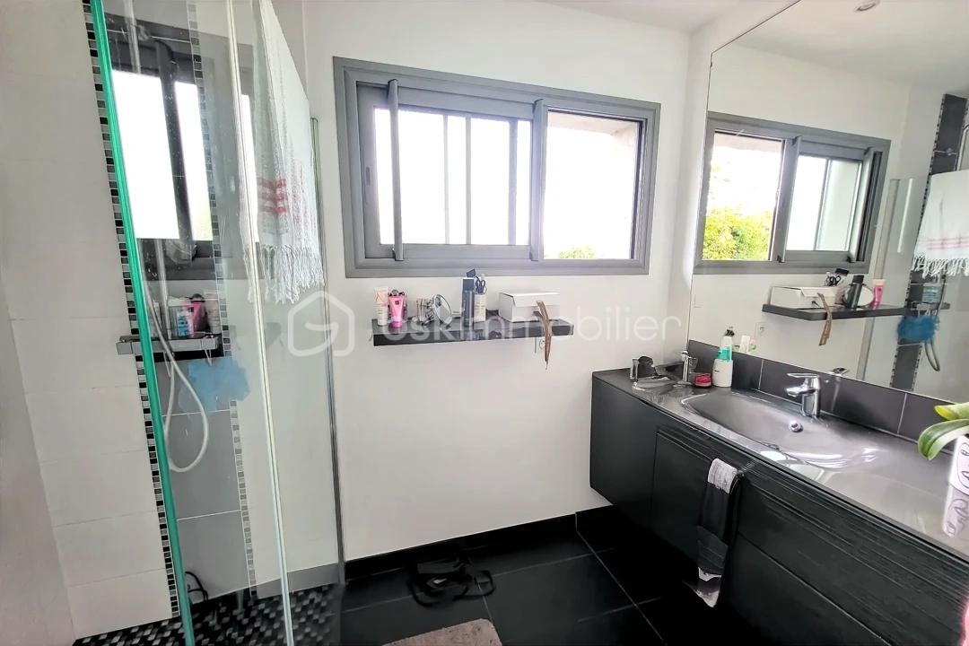 Maison traditionnelle de 153 m² - hoqi-a37fd5056e6e492d8d918d40fdf3ca0e.jpg