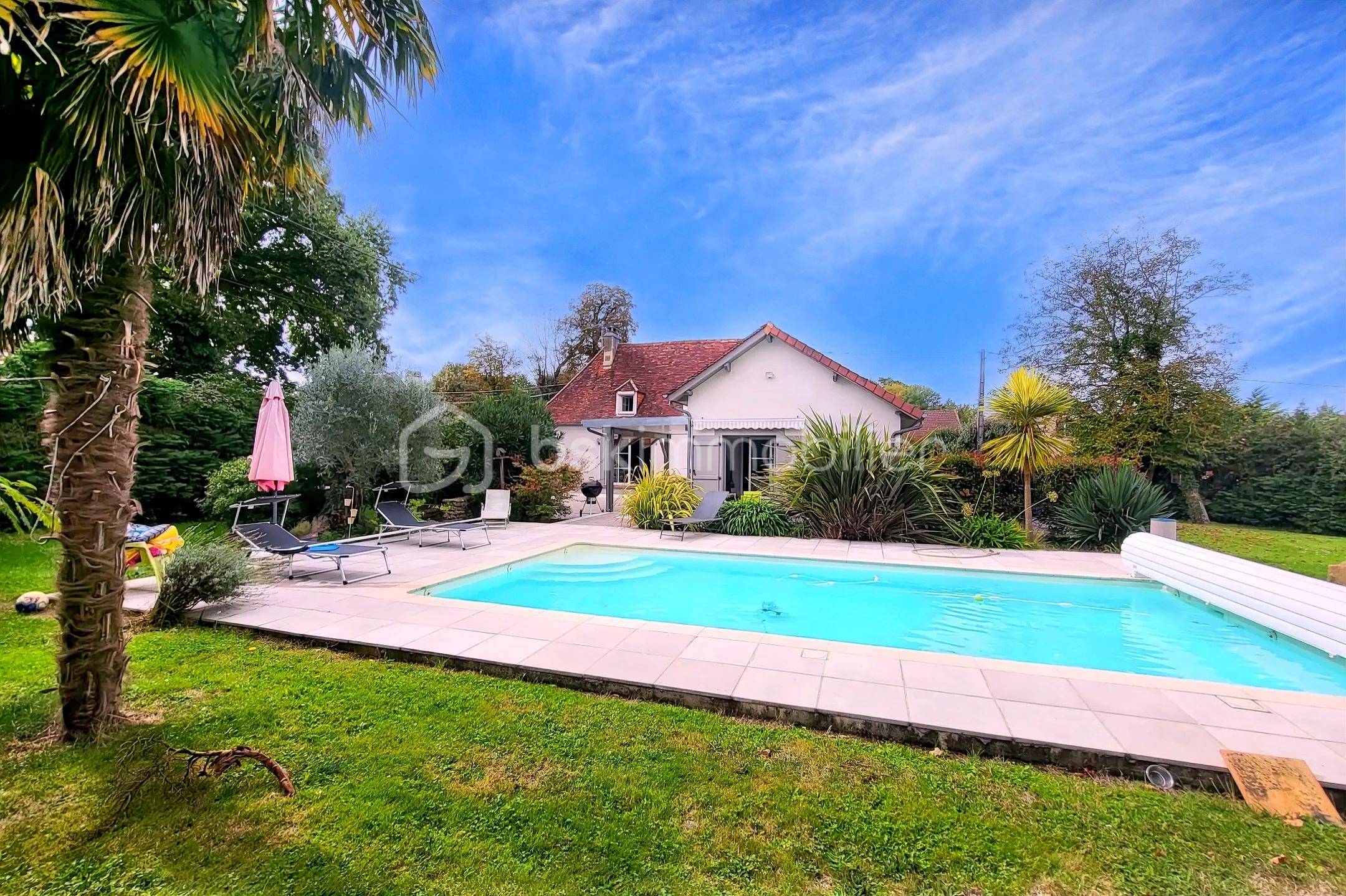 Maison traditionnelle de 153 m² - hoqi-d4600beebbc543e7b53386eb95df771c.jpg