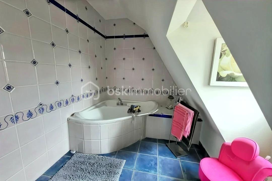 Maison traditionnelle de 153 m² - hoqi-73d1f3e4f64d442d821eb34d1086272d.jpg