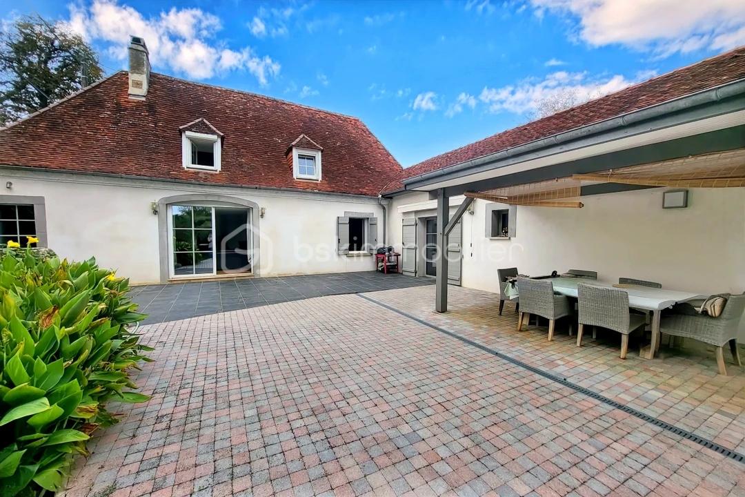 Maison traditionnelle de 153 m² - hoqi-2a40413f9155420fb3733ee0a3e56342.jpg