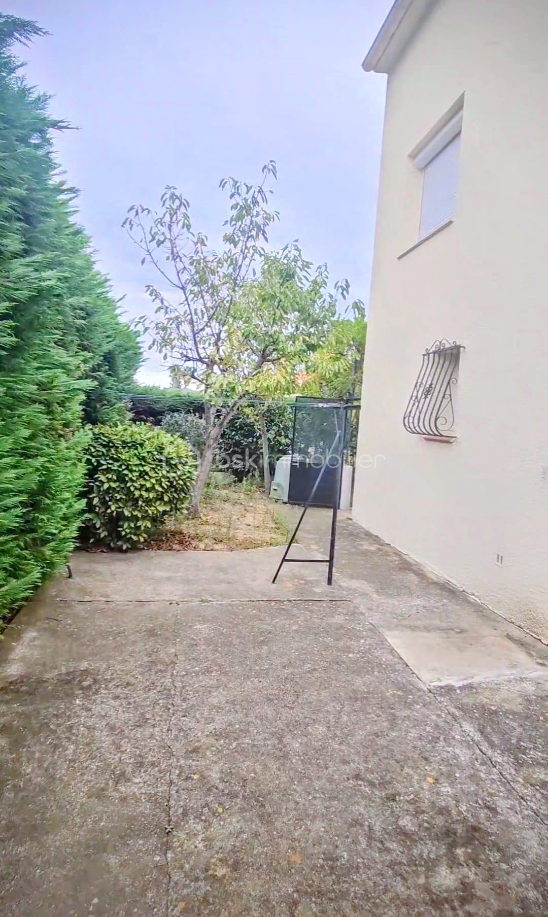 Duplex de 108 m² - cours arriere.jpg