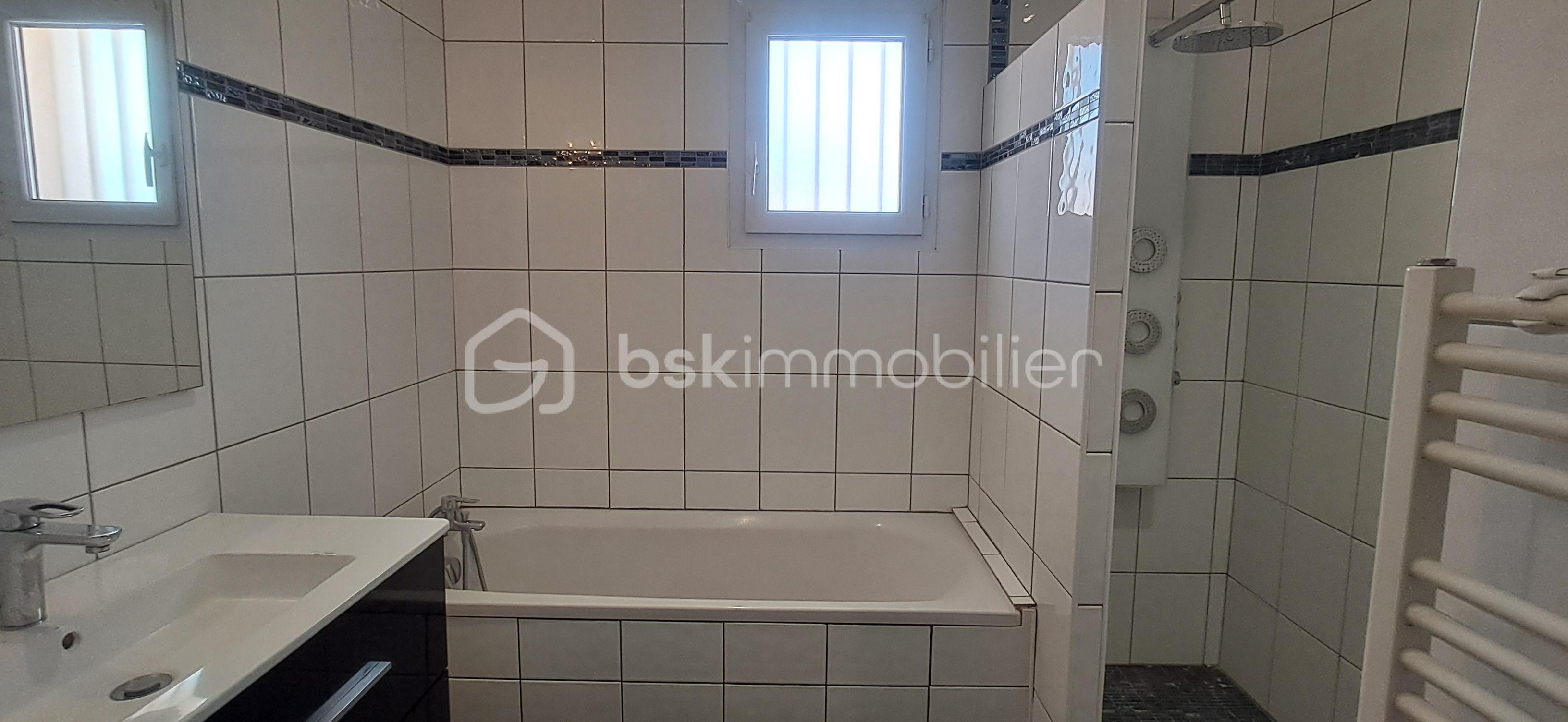 Maison St Etienne de St Geoirs Le Courlis SDB.jpg