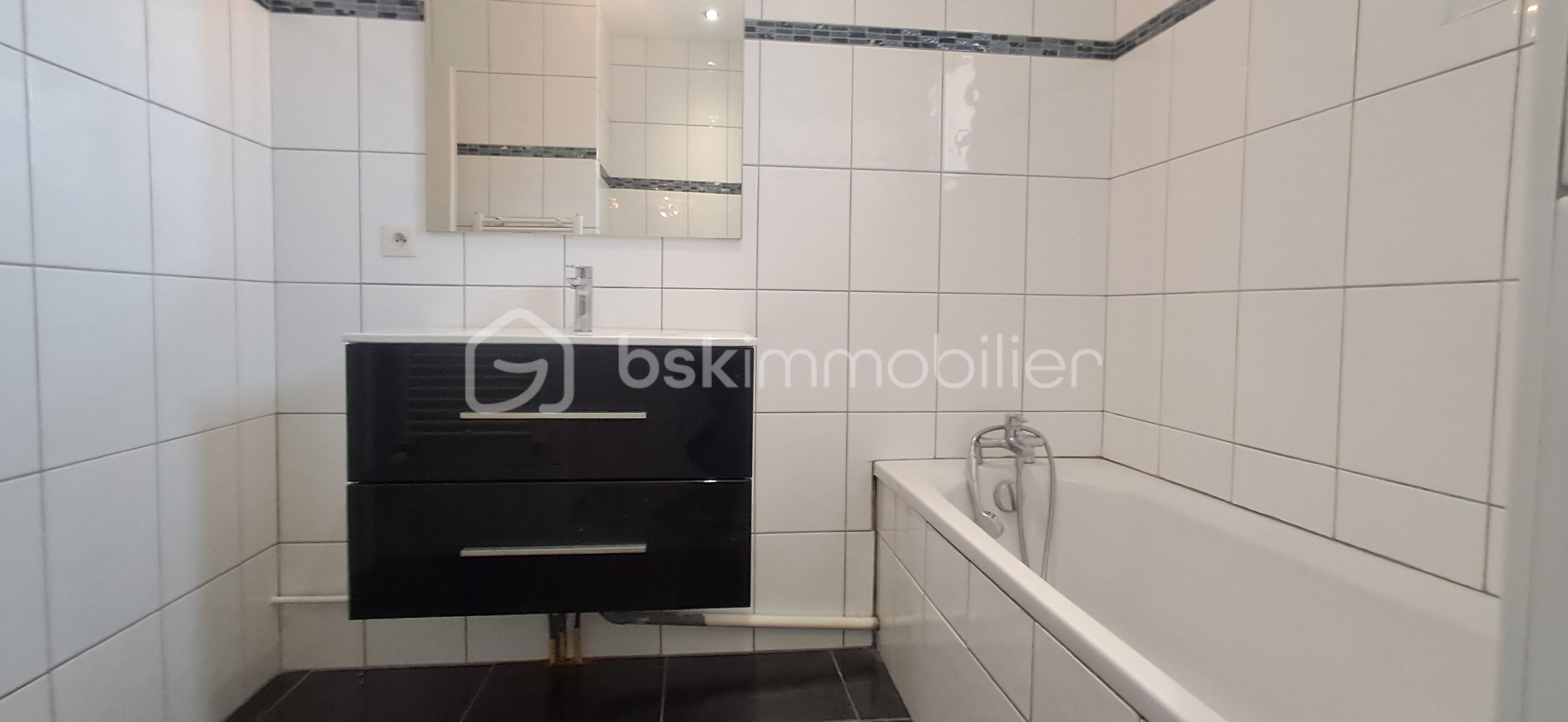 Maison St Etienne de St Geoirs Le Courlis SDB 1.jpg