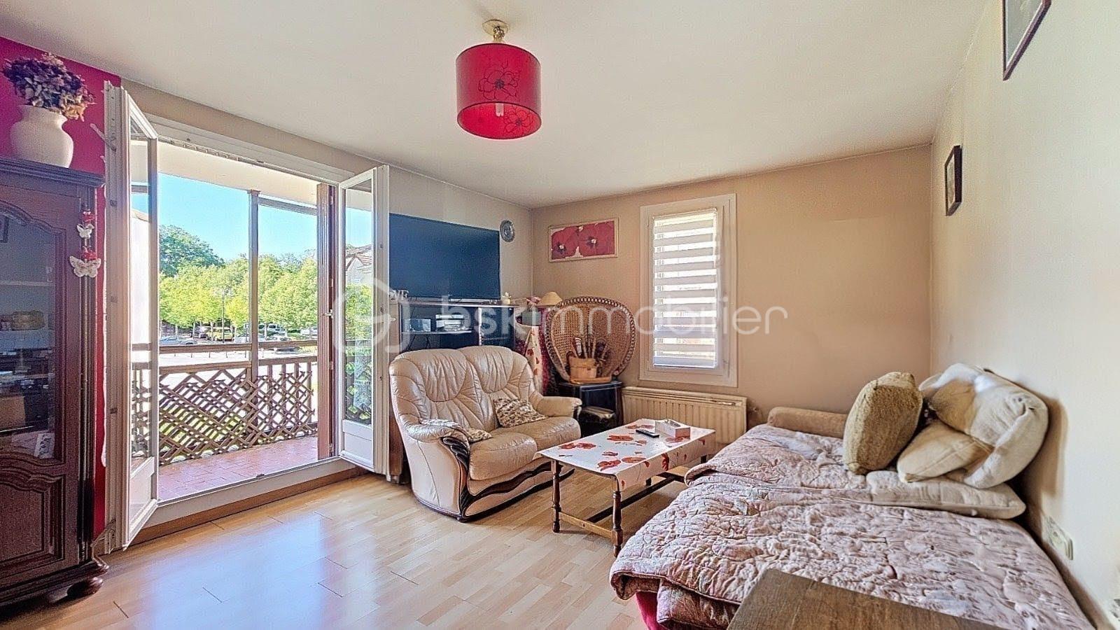 séjour appartement emerainville.jpeg