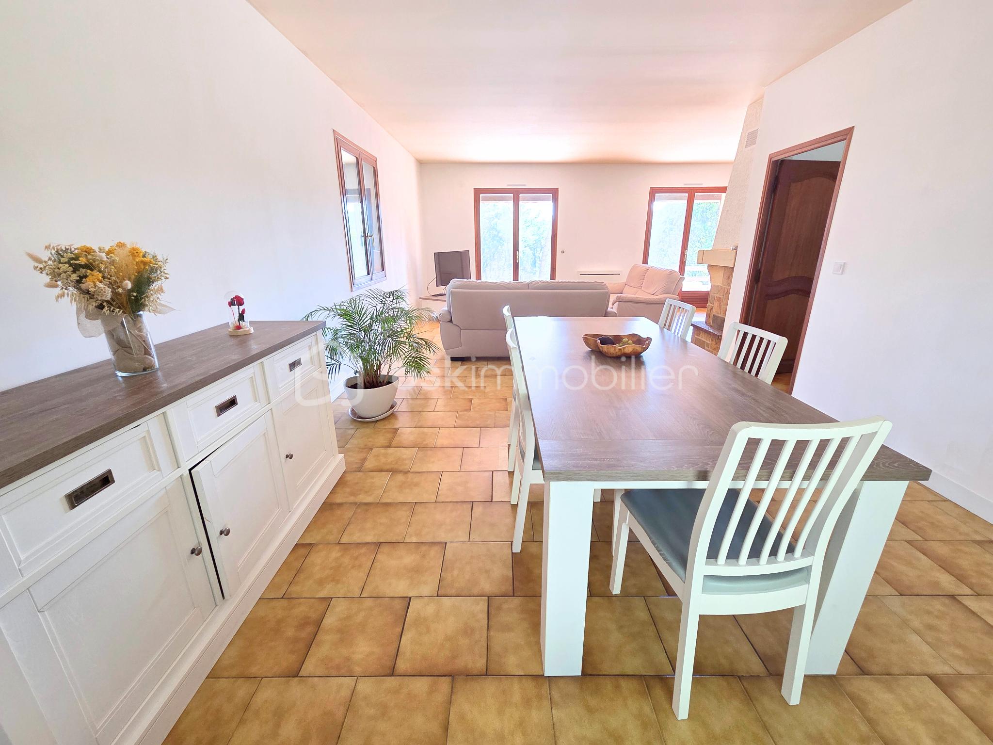 Maison traditionnelle de 161 m² - Salle a manger.png