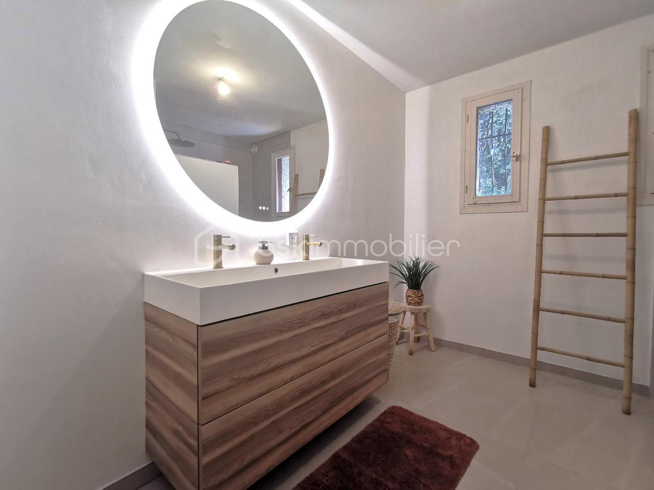 Maison traditionnelle de 161 m² - C4B.png
