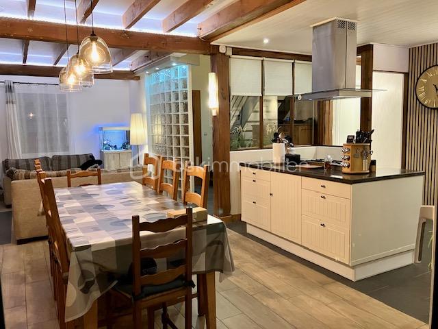 Maison traditionnelle de 146 m² - mouronval séjour de la baie.jpg