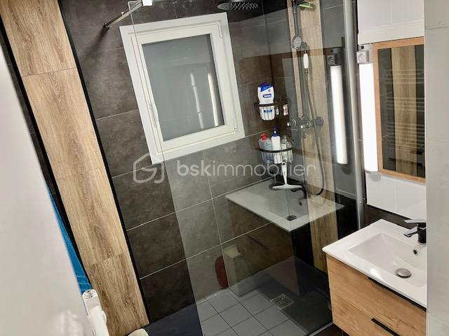 Maison traditionnelle de 146 m² - mouronval salle d'eau.jpg