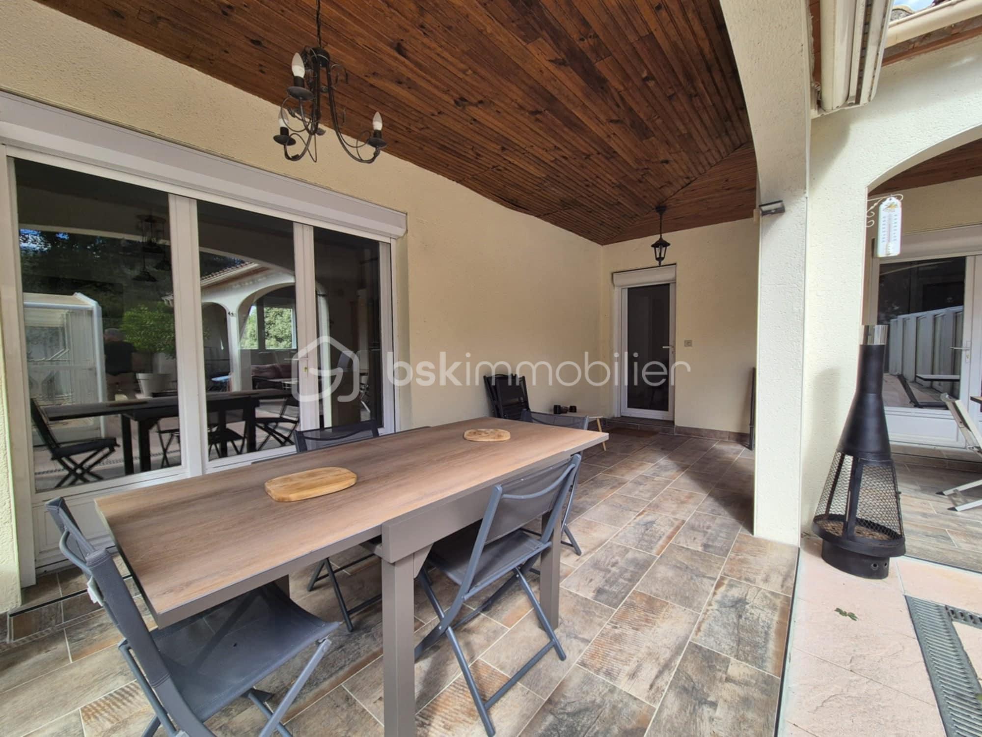 Maison traditionnelle de 190 m² - 5cd92a90-ff6b-435f-bd87-cce5bcf0b953.jpg