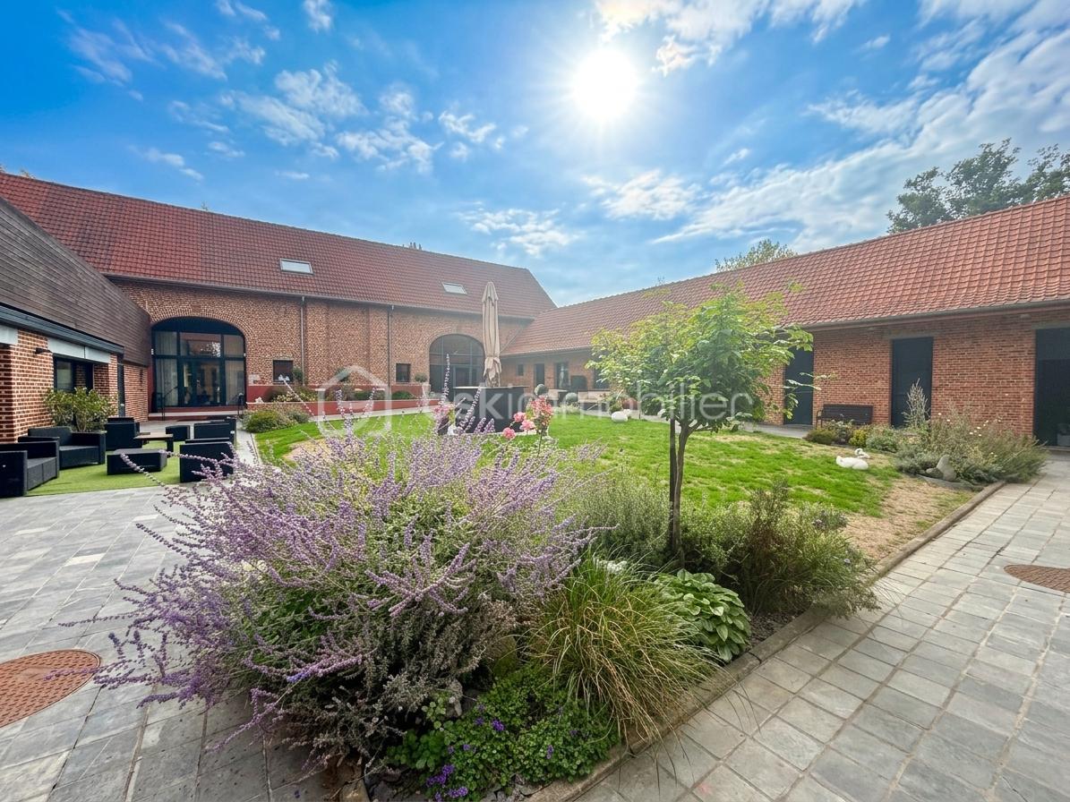 Maison 14 pièces 570 m² · à Houplines · 570 m² · 980 000 €