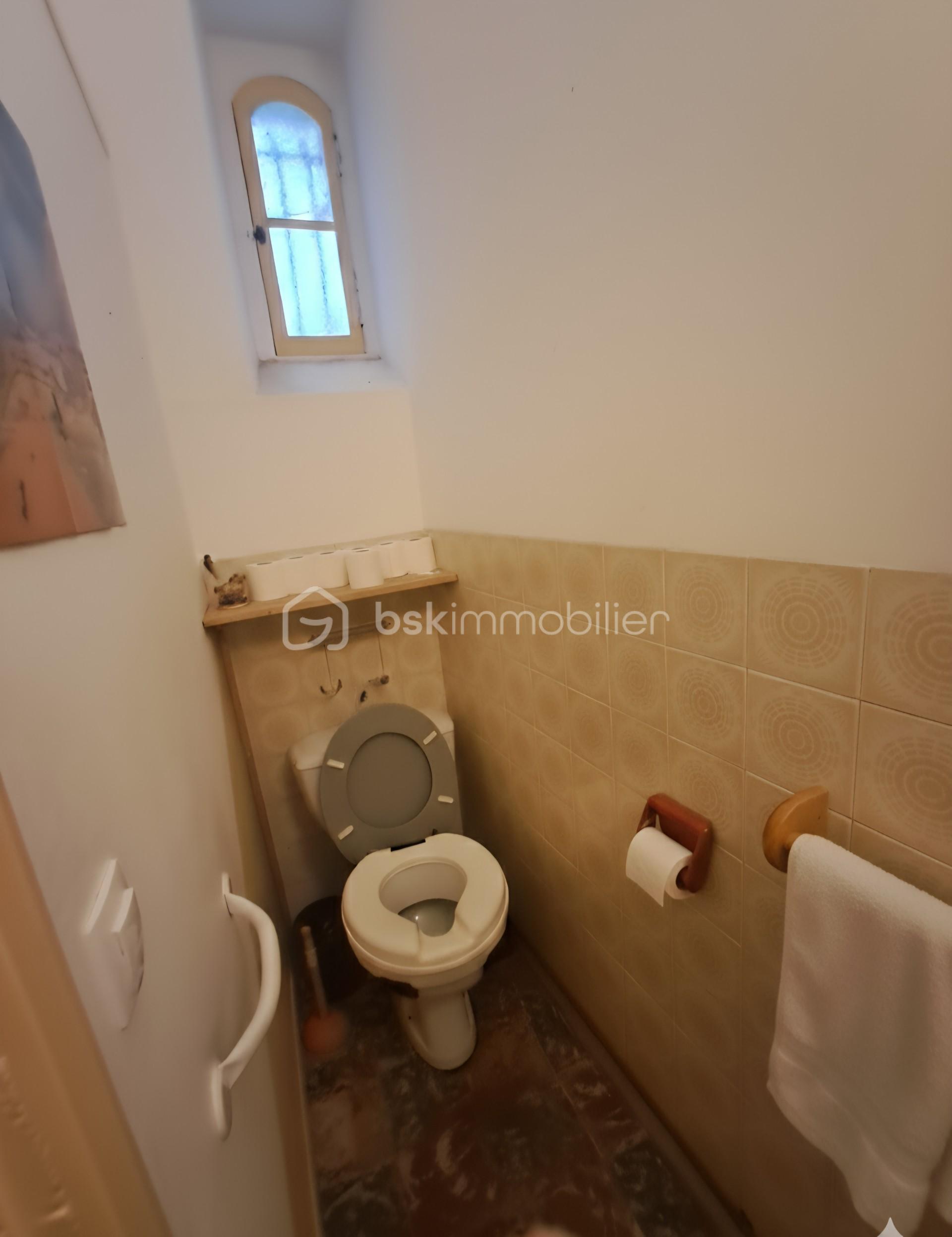 Maison de village de 230 m² - thumbnail_1763114117640.jpg