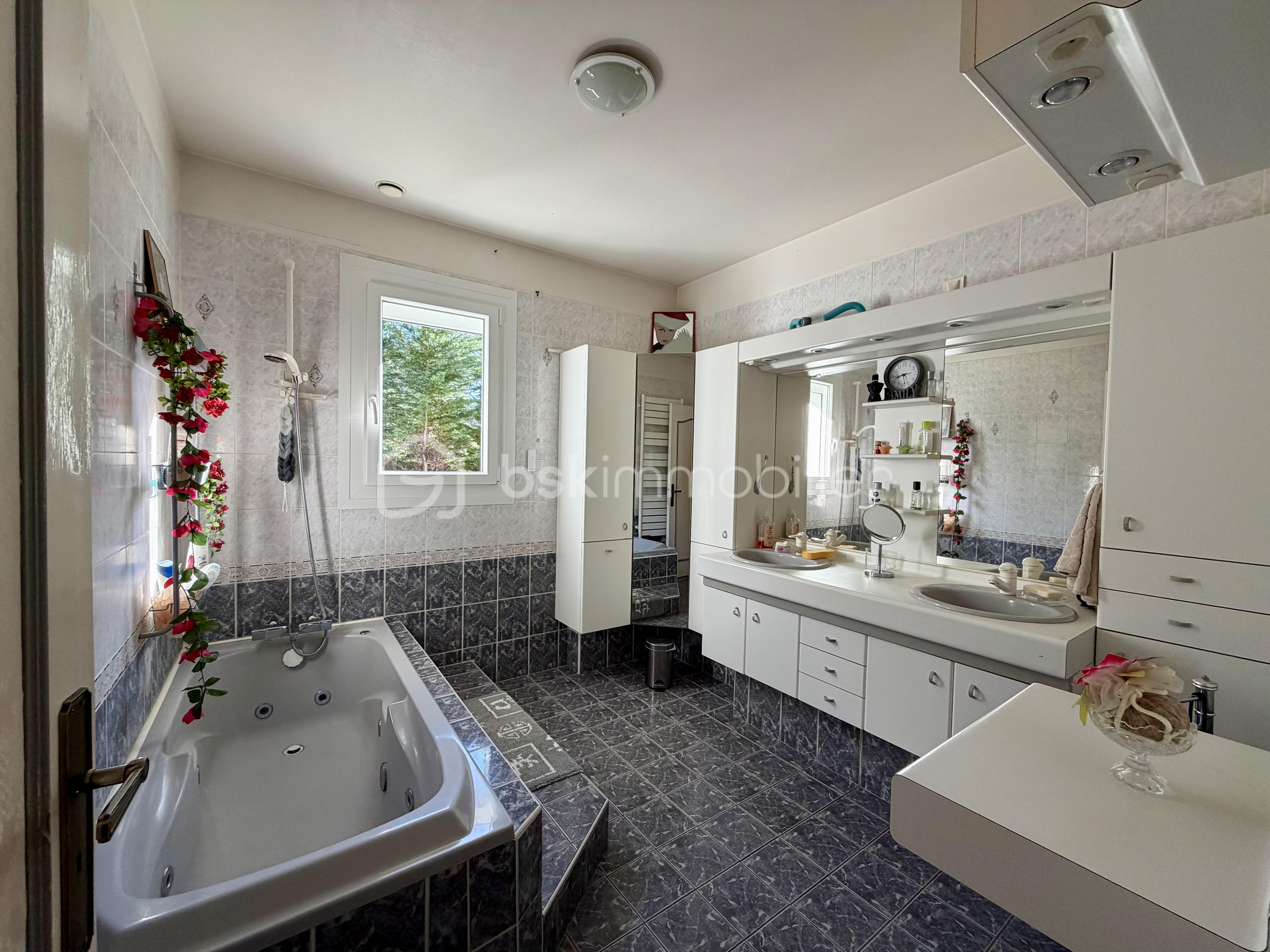 Maison d architecte de 168,42 m² - SDB.1.jpeg