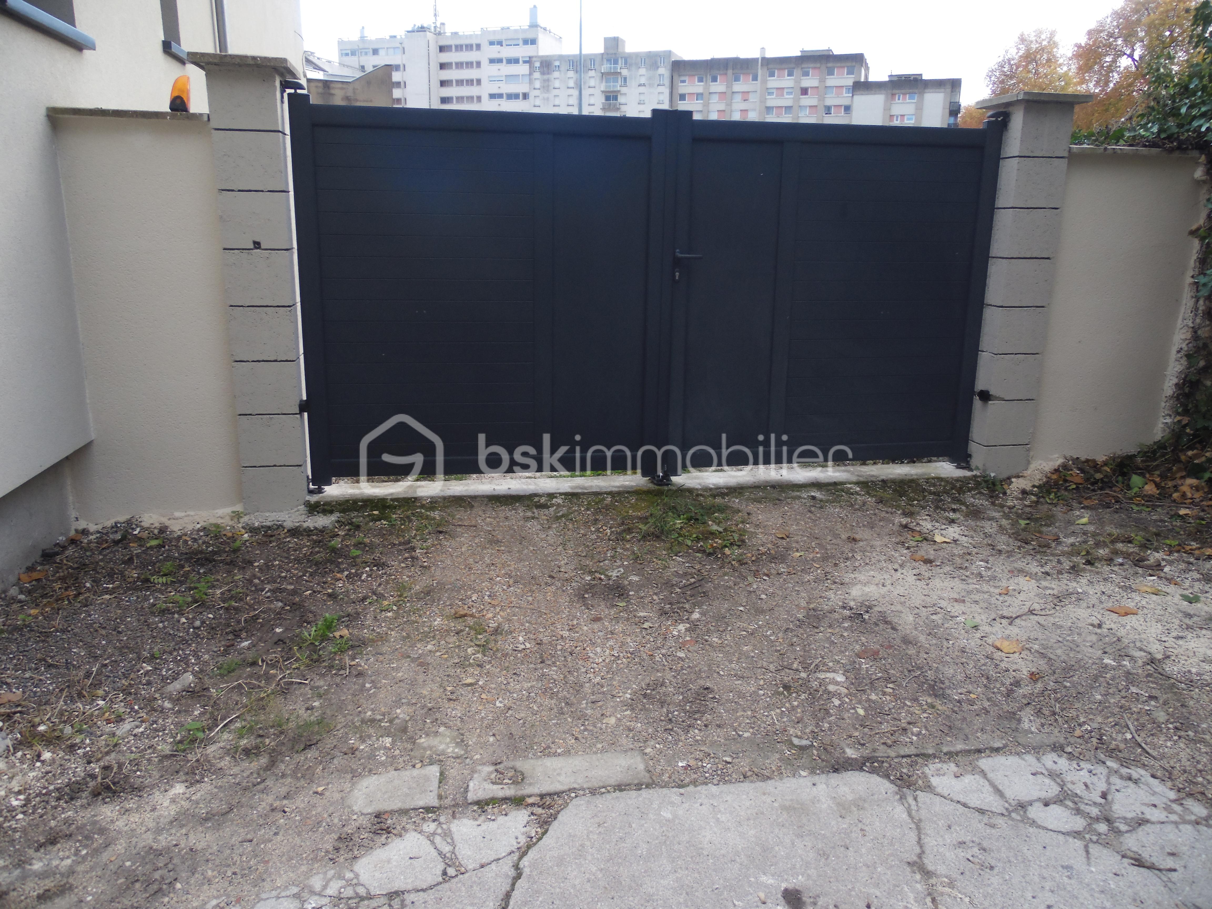 Maison de ville de 145 m² - exterieur portail 2.JPG