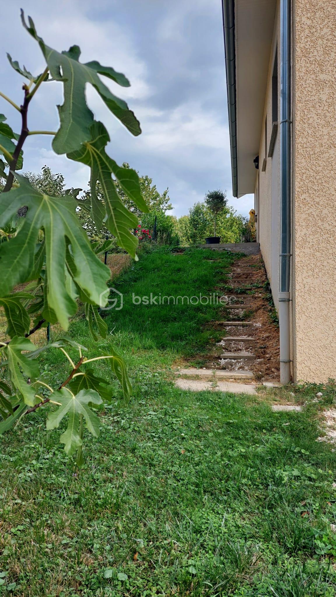 Maison traditionnelle de 89,53 m² - 2-Montée escalier 2.jpg