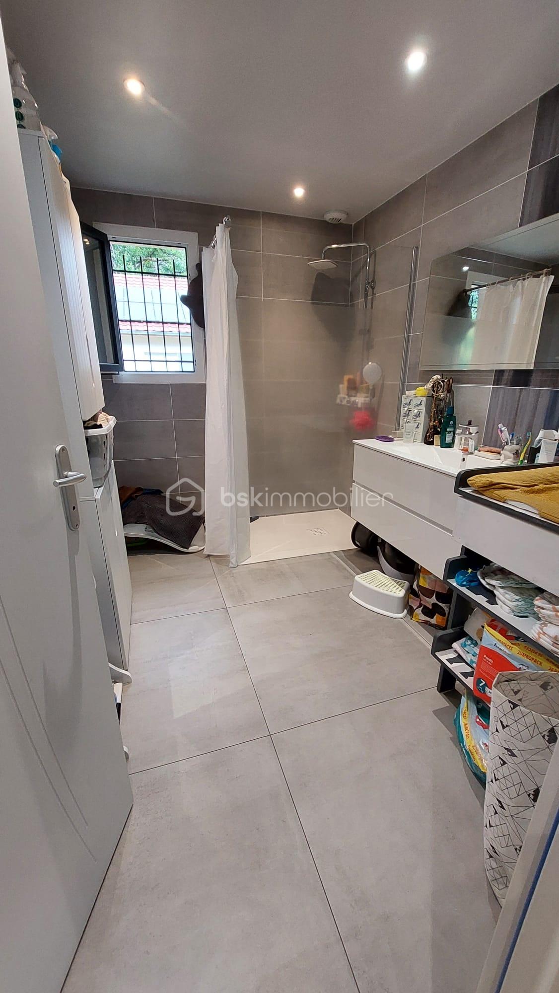 Maison traditionnelle de 89,53 m² - 10-SDB.jpg
