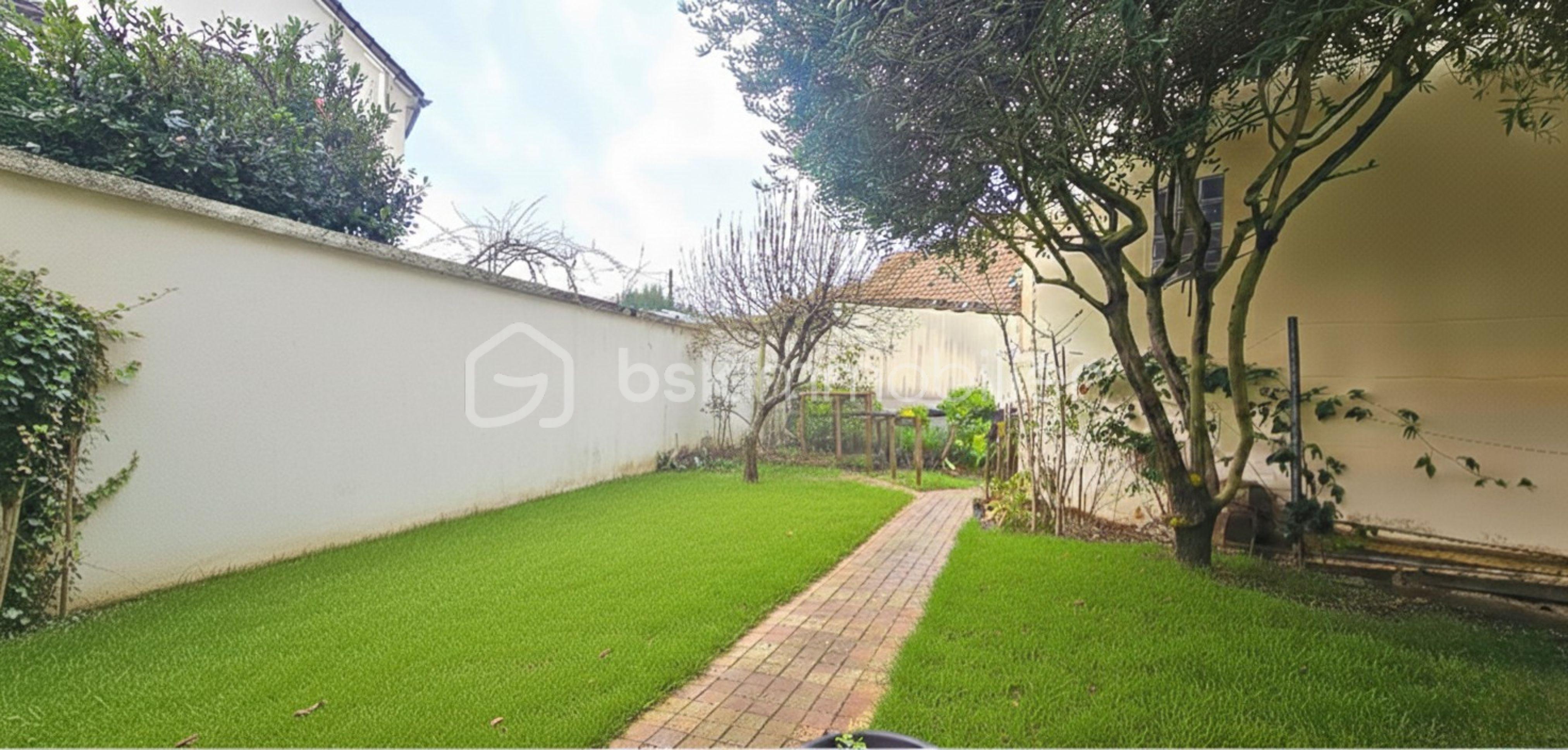 Maison de 120 m² - jARDIn Coté.jpeg