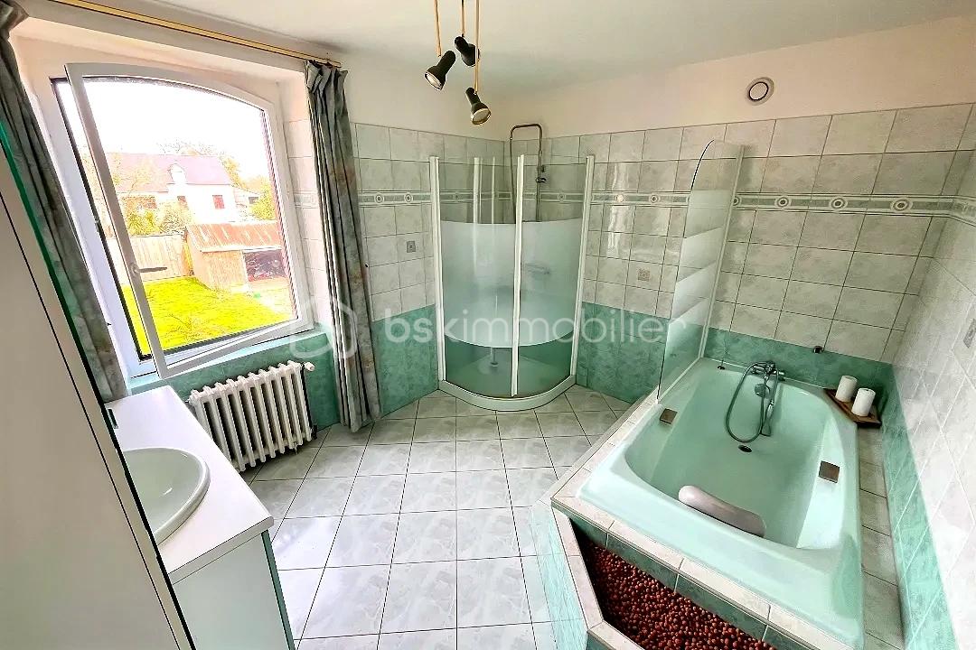 Demeure de 273 m² - hoqi-7acbcabe55fe46ec9500a5d52f779e7c.jpg