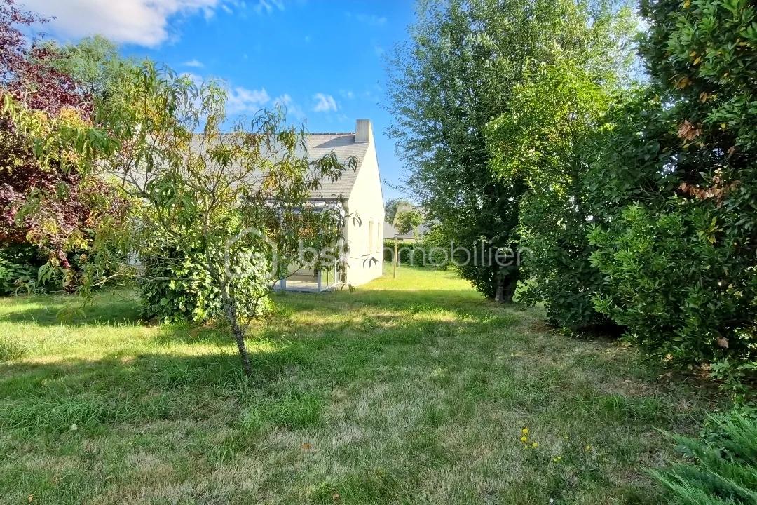 Maison traditionnelle de 85 m² - terrain devant.jpg