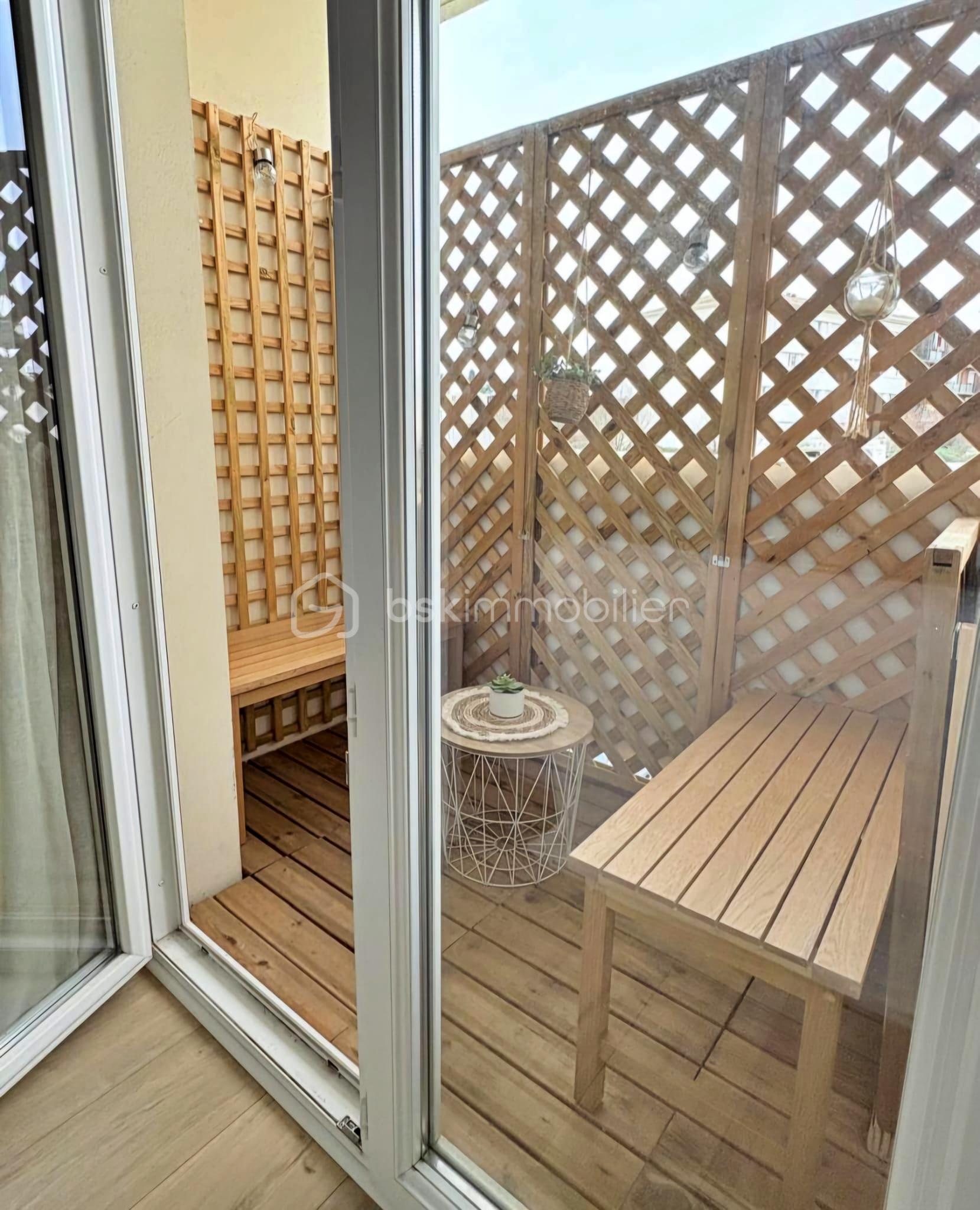 Appartement de 75,97 m² - 6 balcon salon3.jpeg