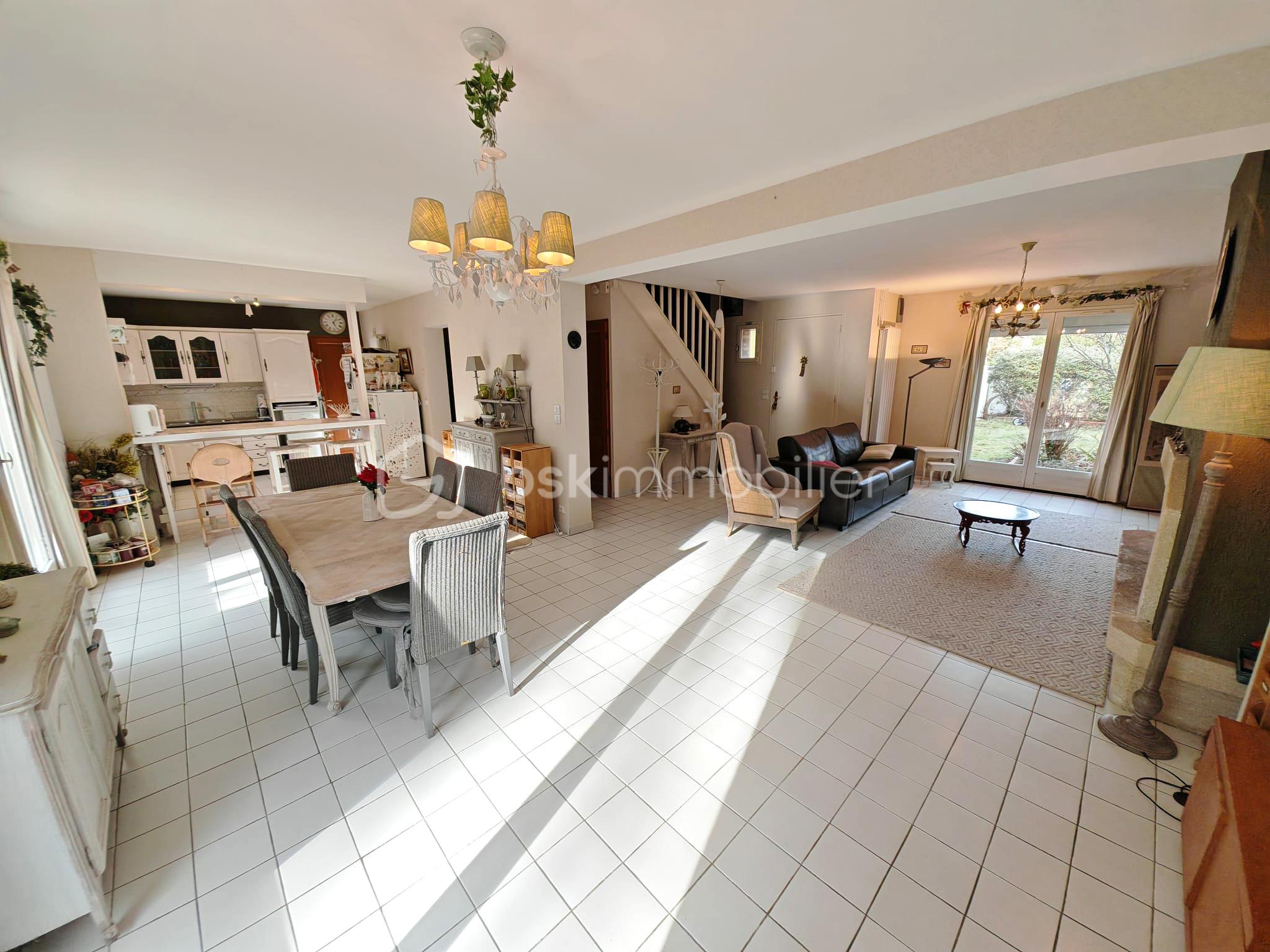 Maison traditionnelle de 150 m² - salon-salle-a-manger-cuisine.jpg