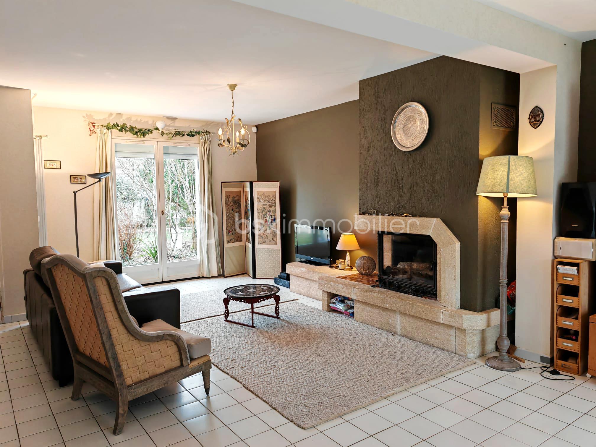 Maison traditionnelle de 150 m² - salon-cheminee1.jpg