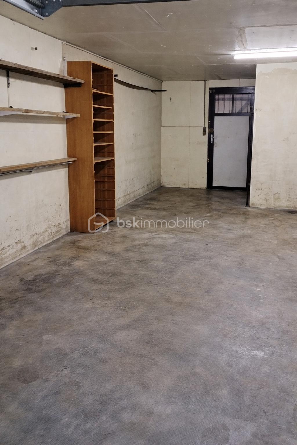 Garage vide et épuré.png