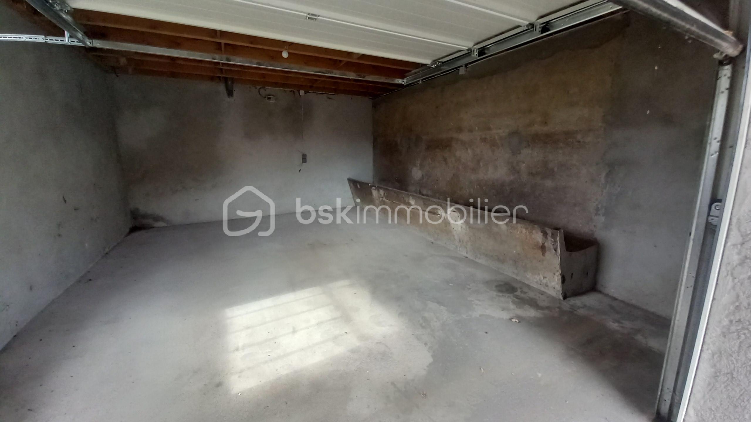 Maison de 85 m² - Maison Semons 2 Photo Garage 2 intérieur.jpg