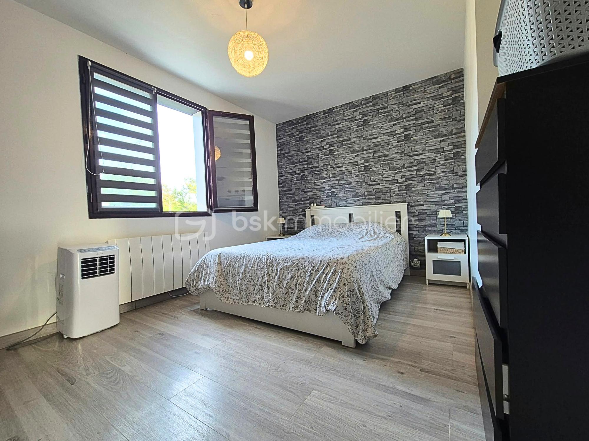 Chambre vue fenêtre.png