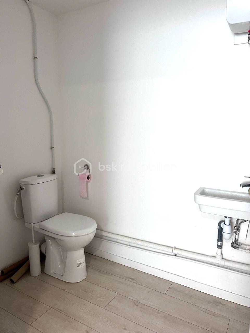 Local commercial de 28,02 m² - WC.jpeg
