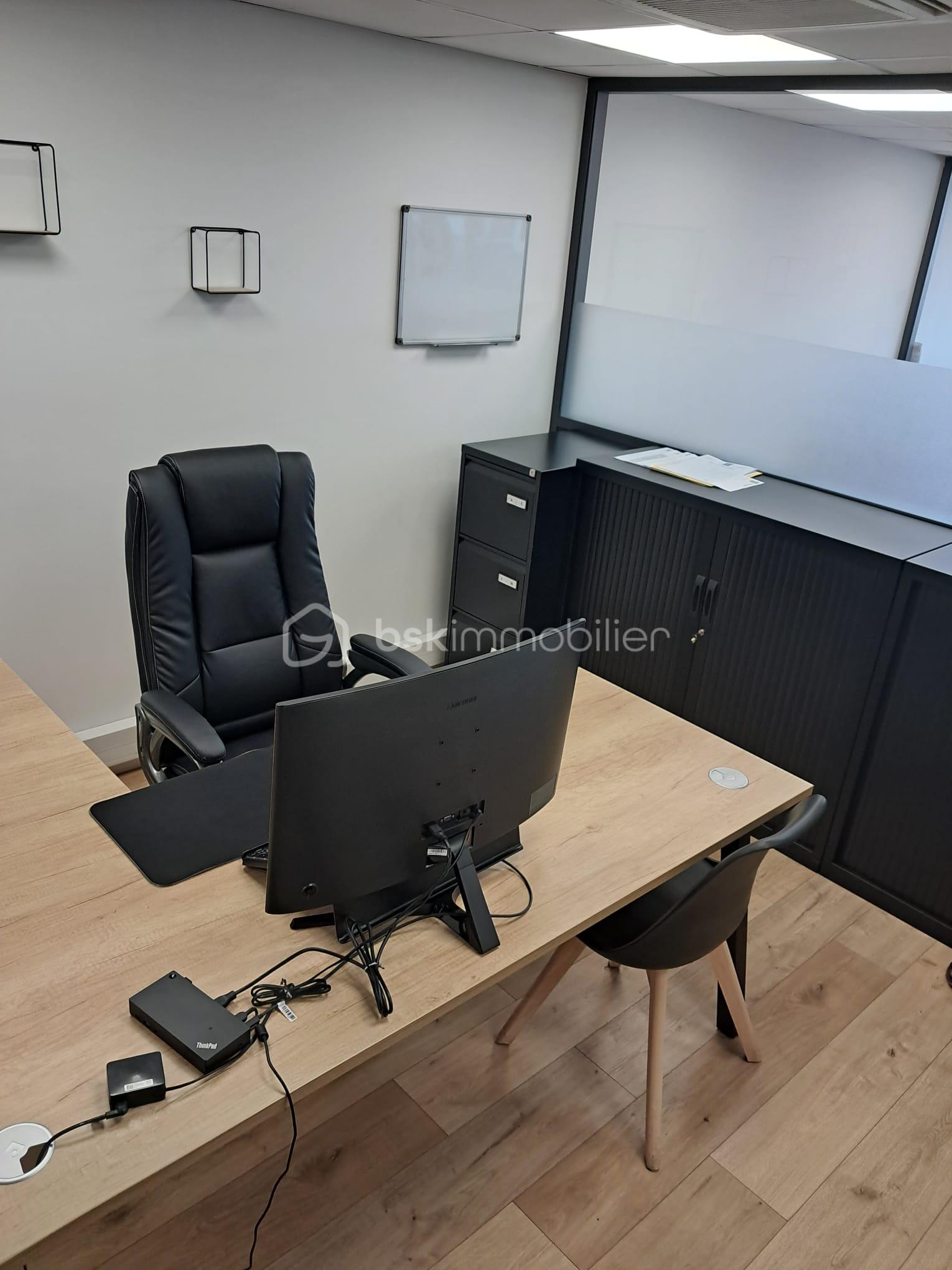 bureau.jpeg