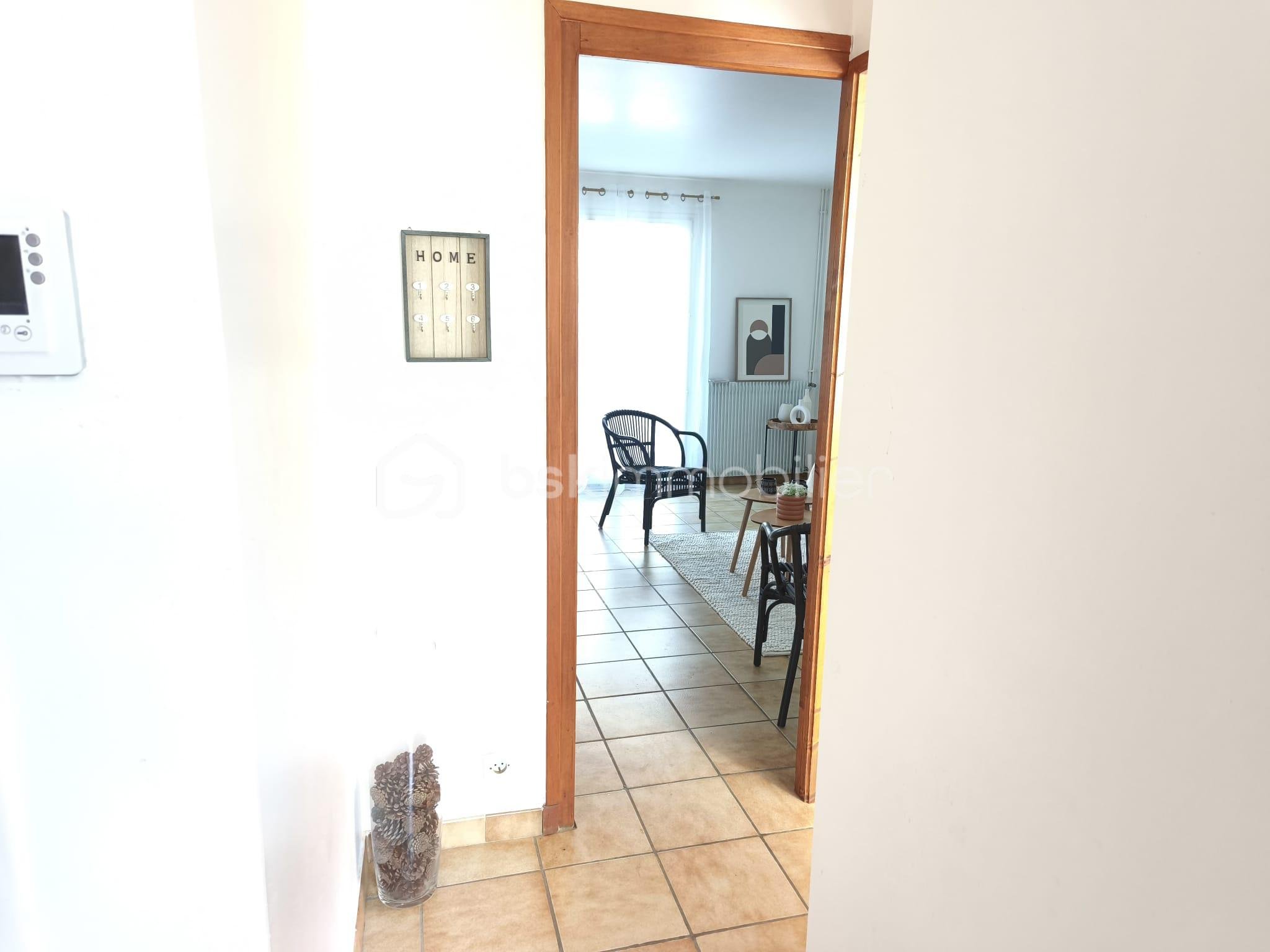 Maison traditionnelle de 110 m² - hall home staging.jpeg