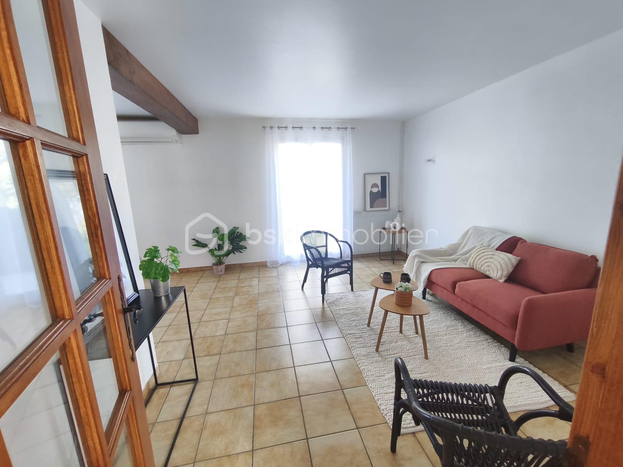 Maison traditionnelle de 110 m² - salon home staging.jpeg