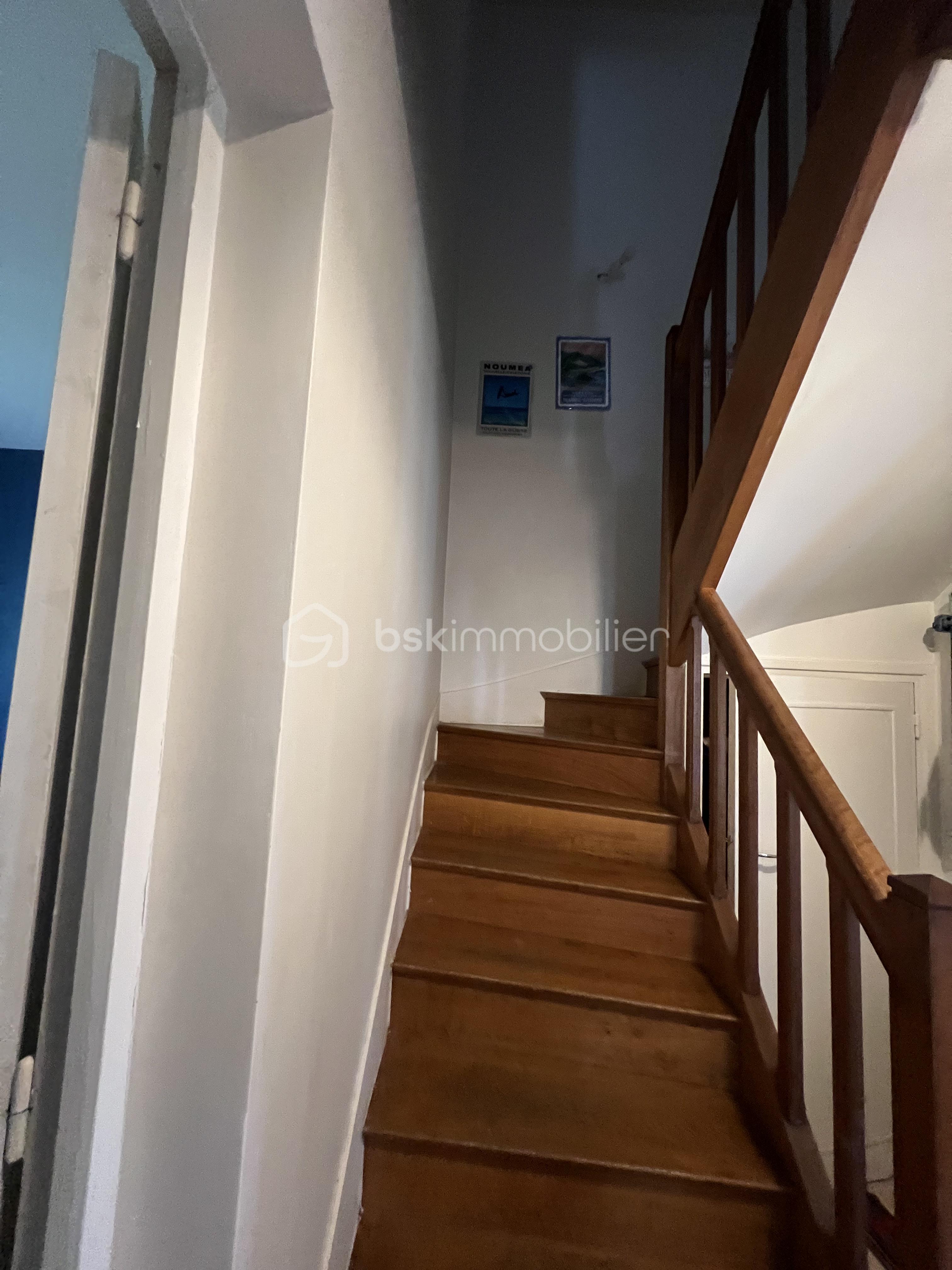 Maison traditionnelle de 150 m² - esc.jpg