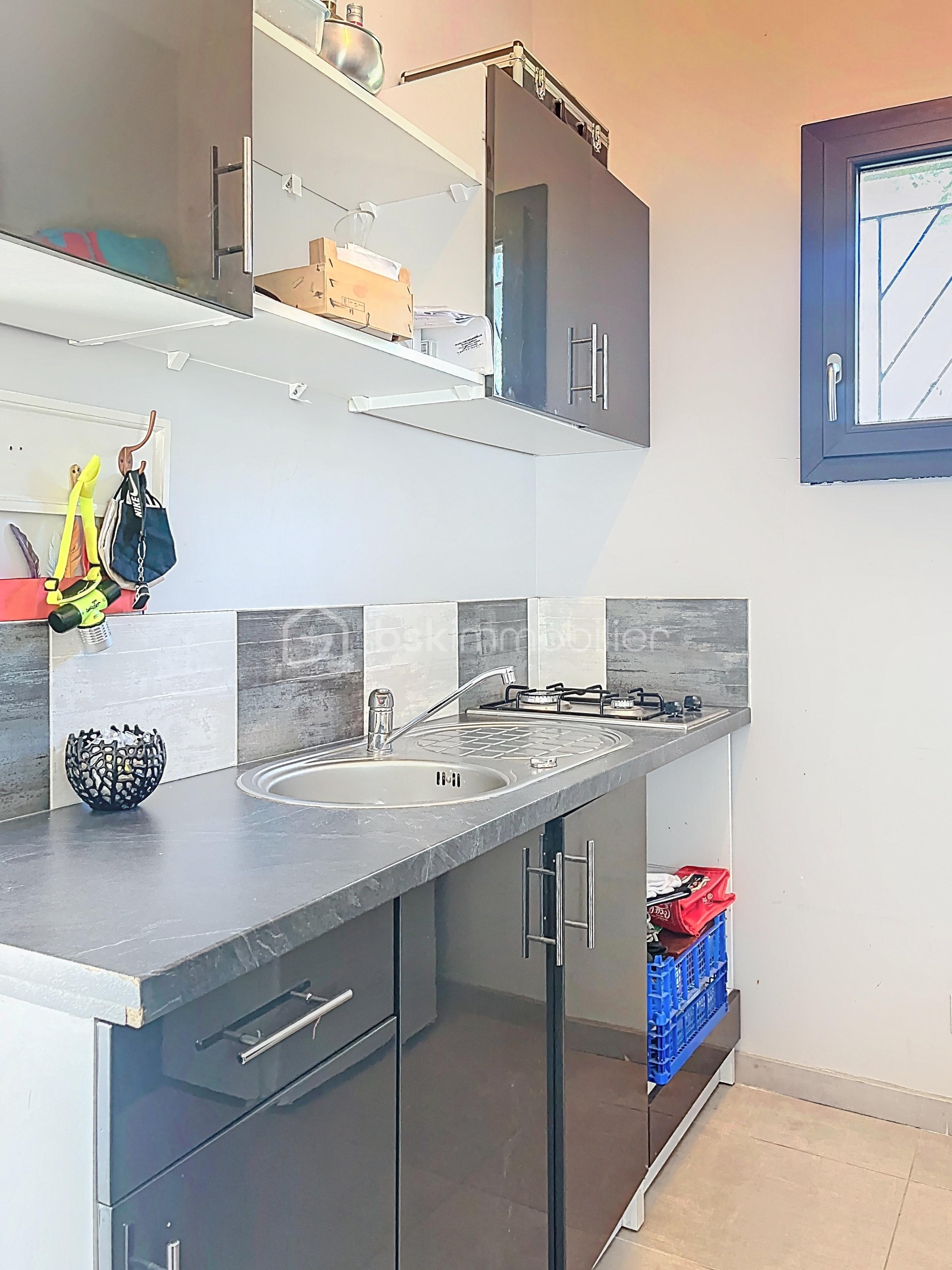 Maison contemporaine de 137 m² - ARRIERE CUISINE.jpeg