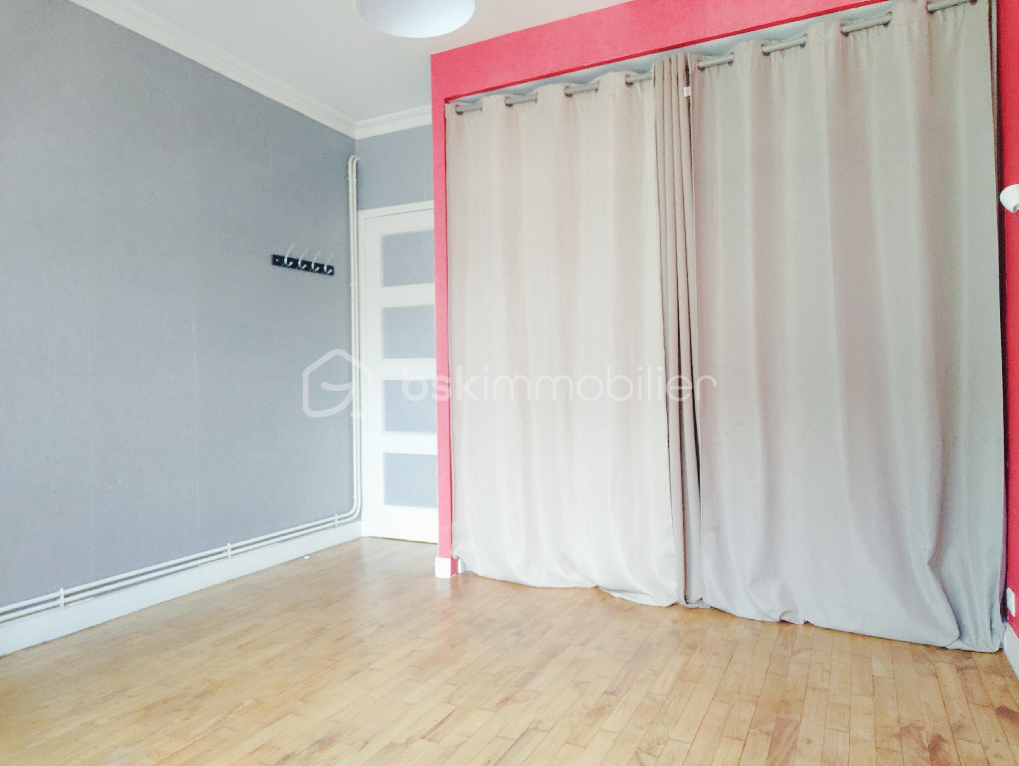 CHAMBRE PARENTALE - VUE DRESSING.jpg