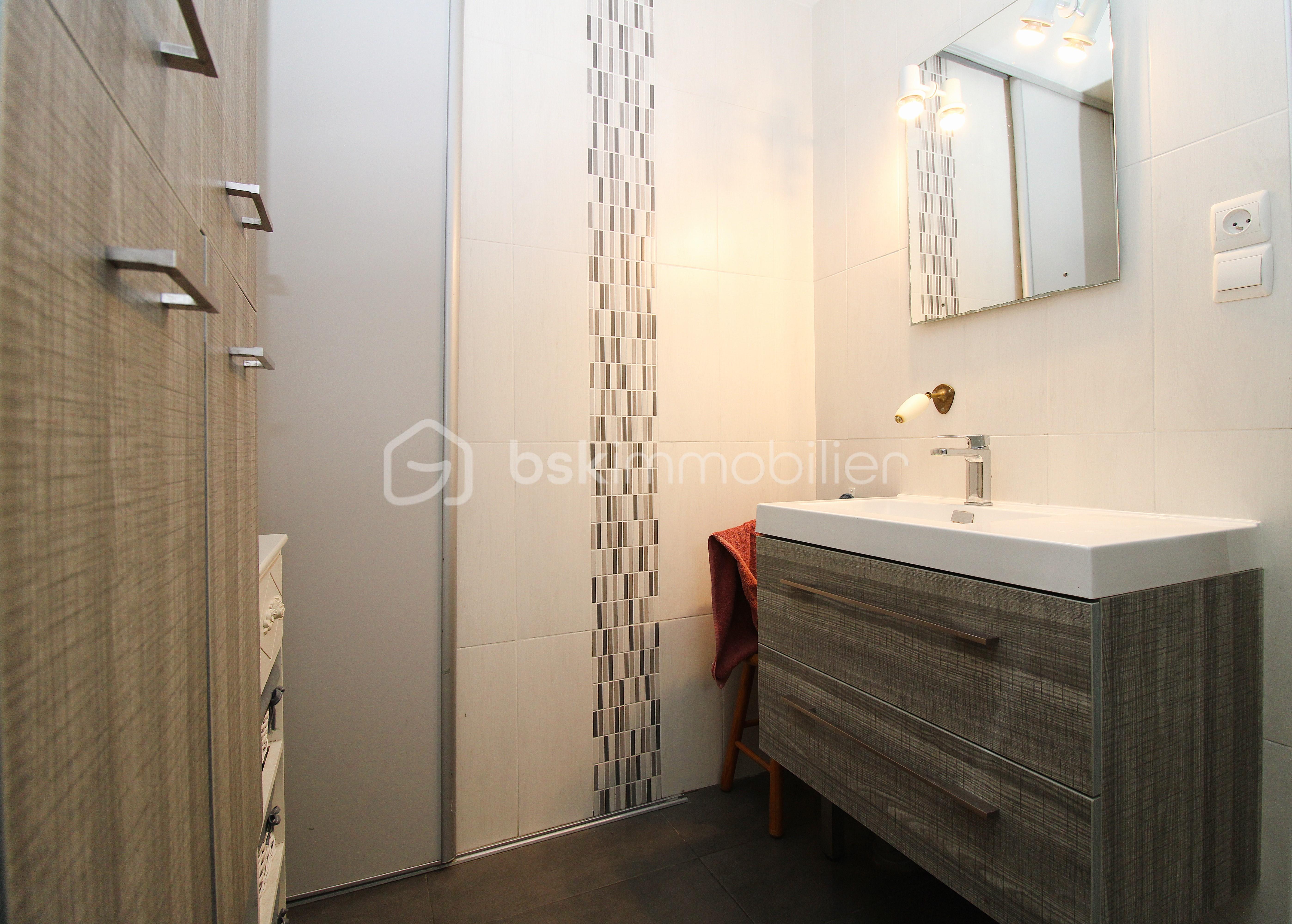 Maison de 133 m² - SDB1.JPG