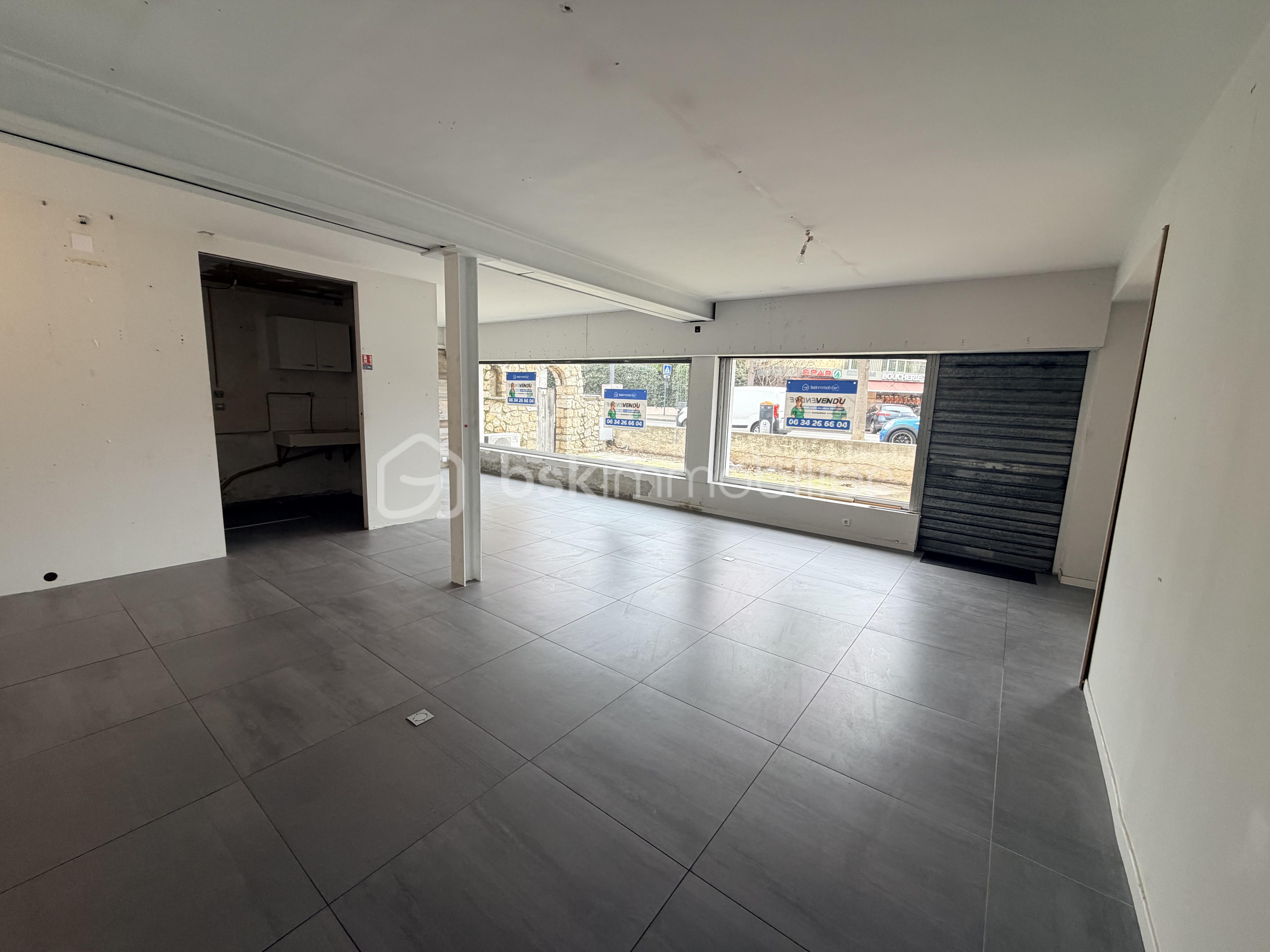 Intérieur grand local.jpg