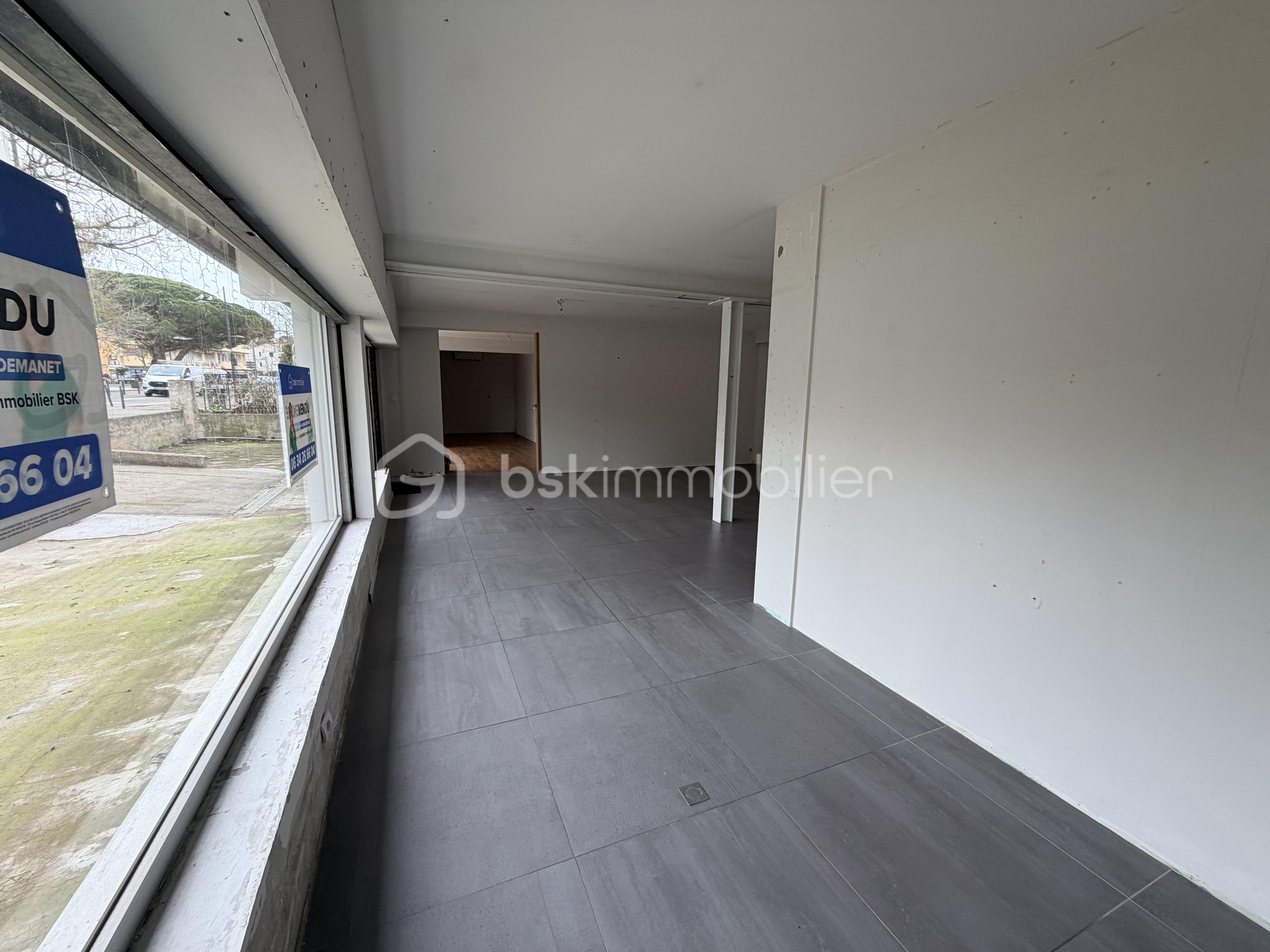 Intérieur grand local 3.jpg