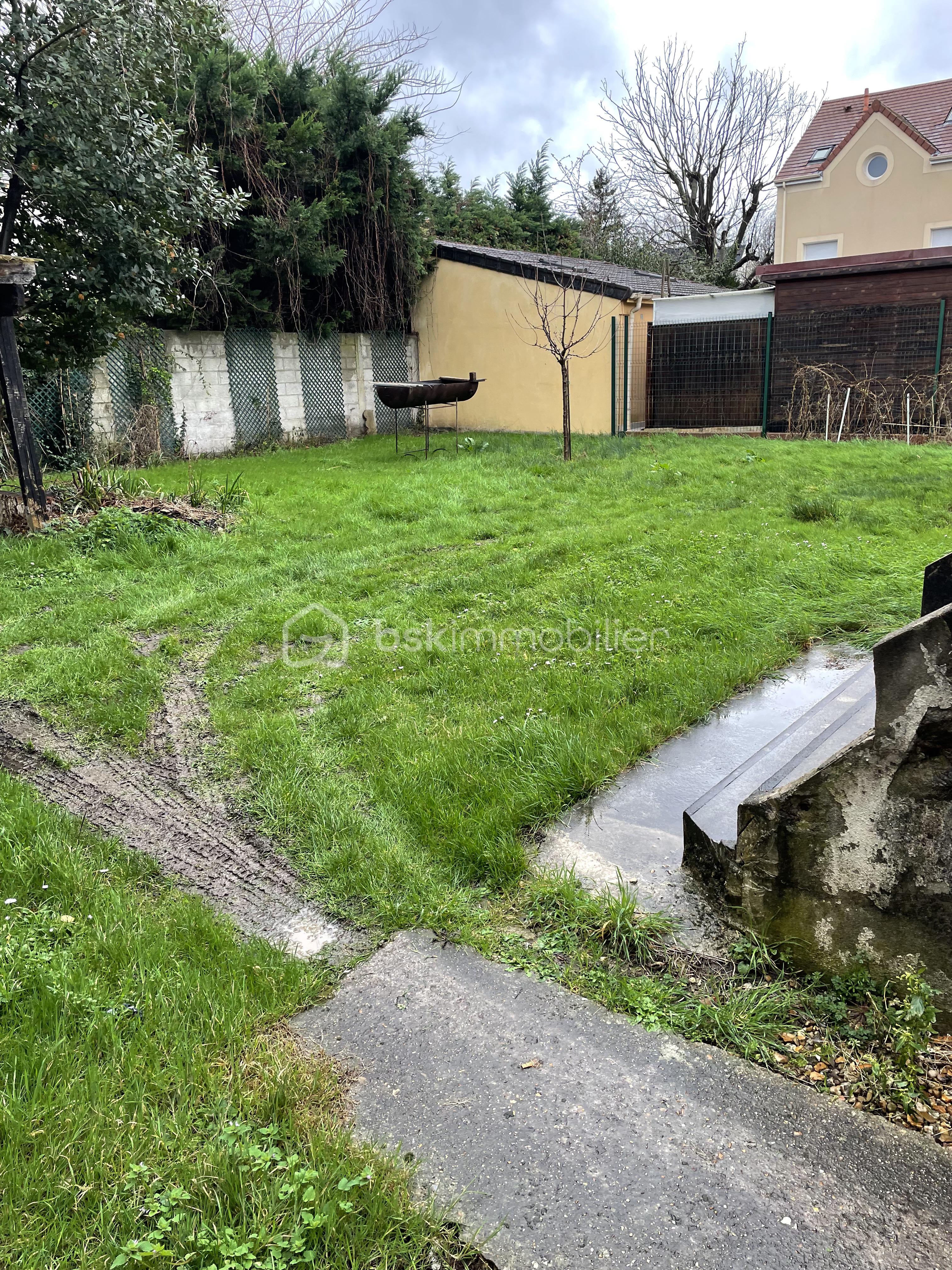 Immeuble de 250,81 m² Immeuble de 250,81 m²